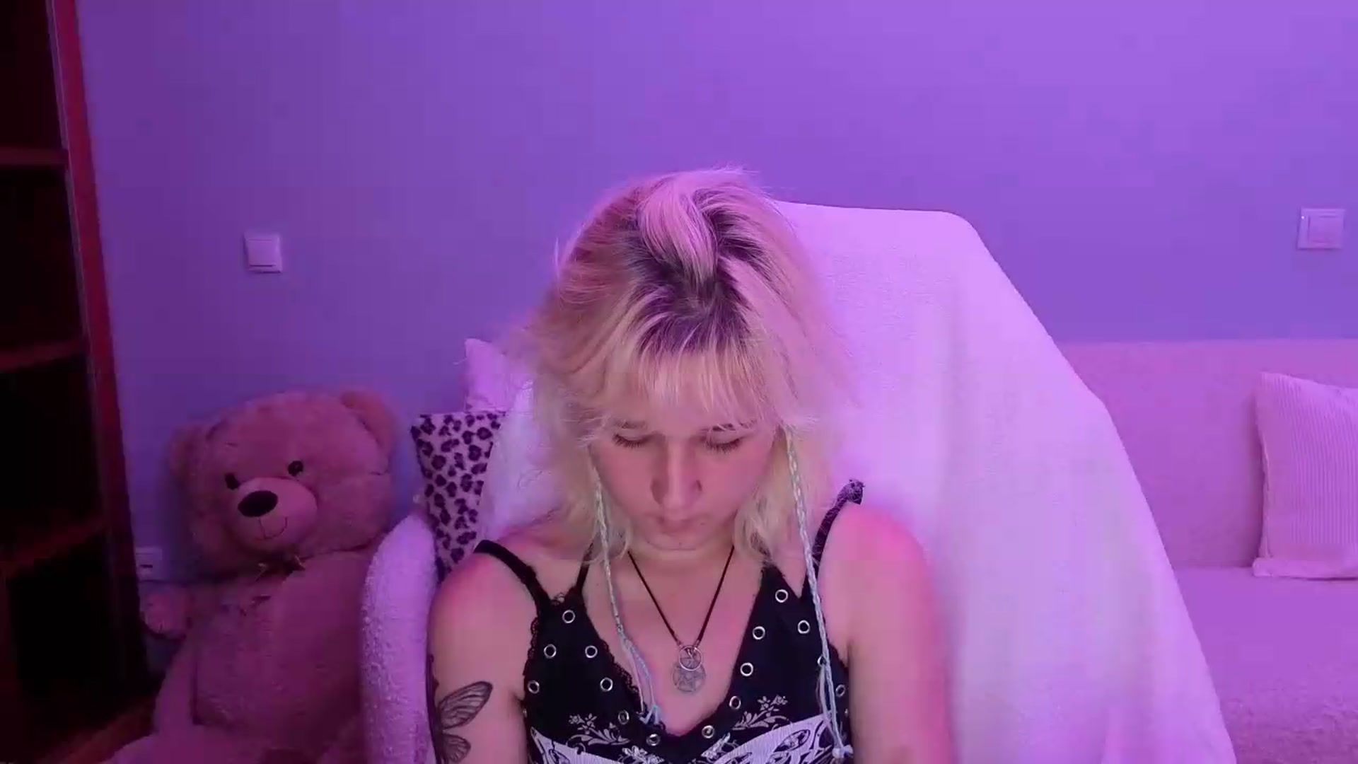 Gallery image thumbnail from Liliia's myfreecams stream on, 05/27/2026, 18:59 image 16 of 20