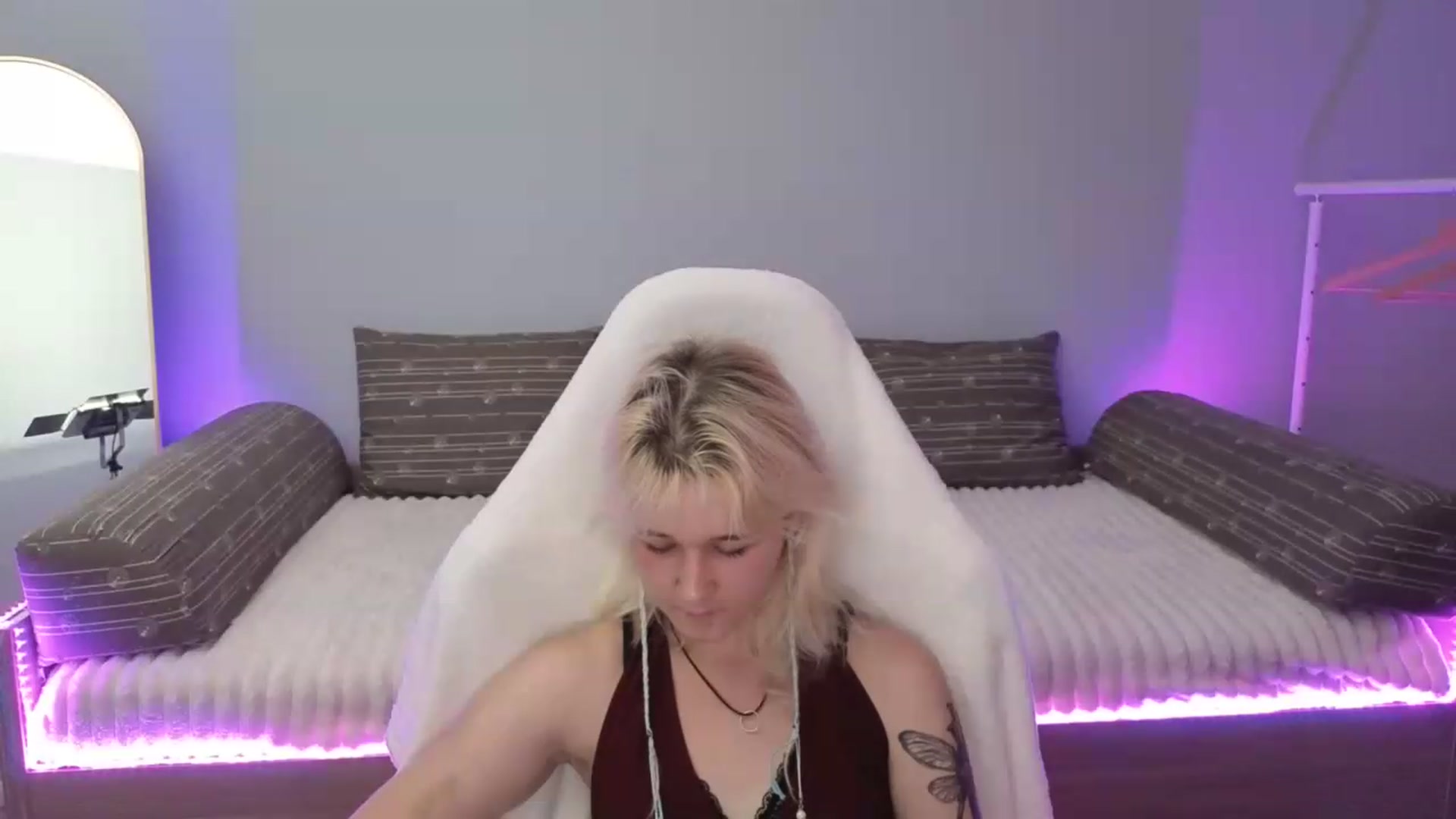 Gallery image thumbnail from Liliia's myfreecams stream on, 05/28/2026, 21:37 image 17 of 20
