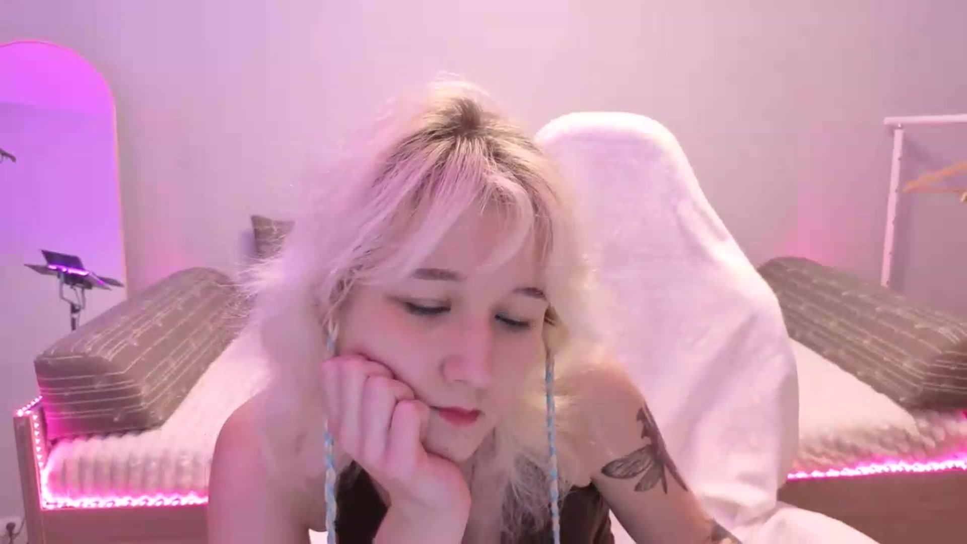 Gallery image thumbnail from Liliia's myfreecams stream on, 05/30/2026, 12:28 image 13 of 20