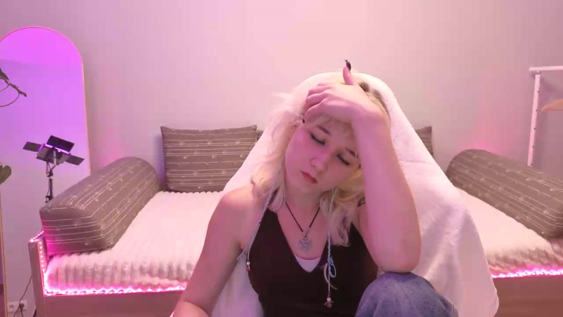 Gallery image thumbnail from Liliia's myfreecams stream on, 05/30/2026, 17:37 image 17 of 20