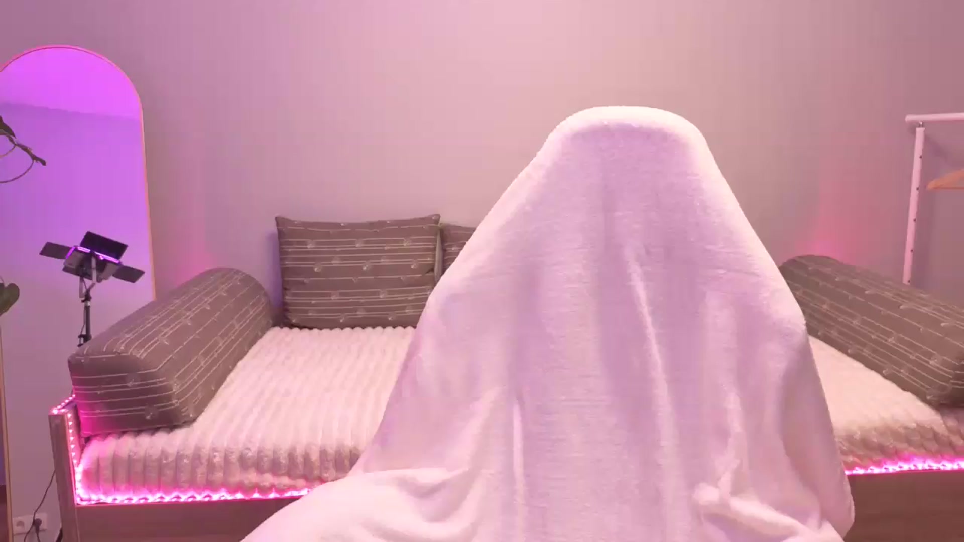 Gallery image thumbnail from Liliia's myfreecams stream on, 05/30/2026, 18:41 image 1 of 20