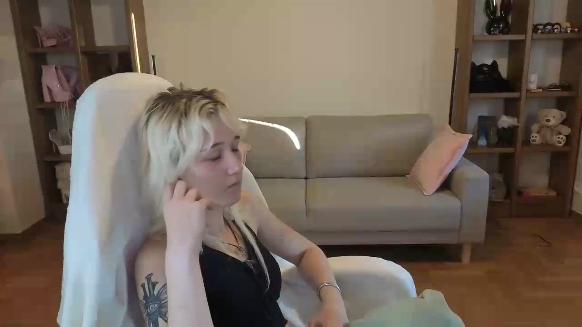 Gallery image thumbnail from Liliia's myfreecams stream on, 06/06/2026, 17:47 image 14 of 20
