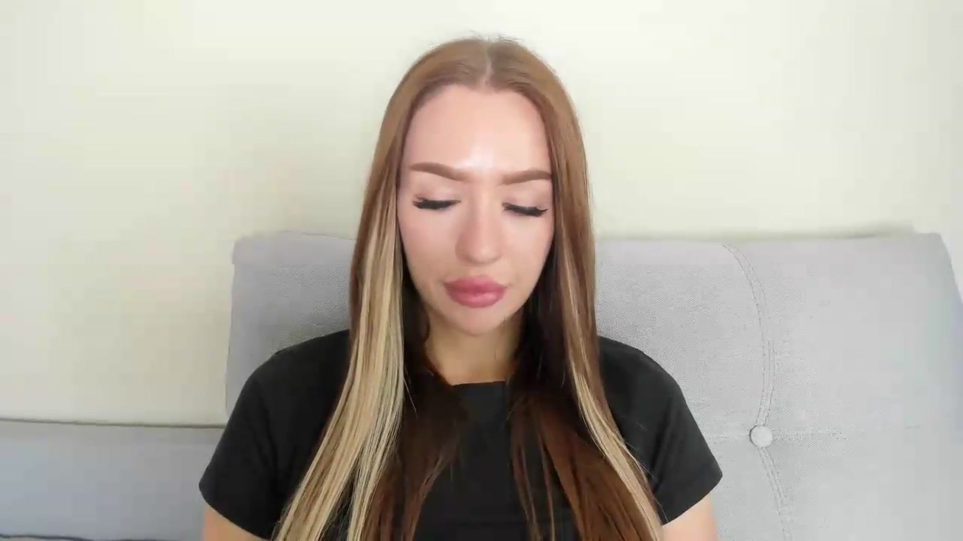 Gallery image thumbnail from Lilisa's myfreecams stream on, 05/15/2026, 13:10 image 12 of 20