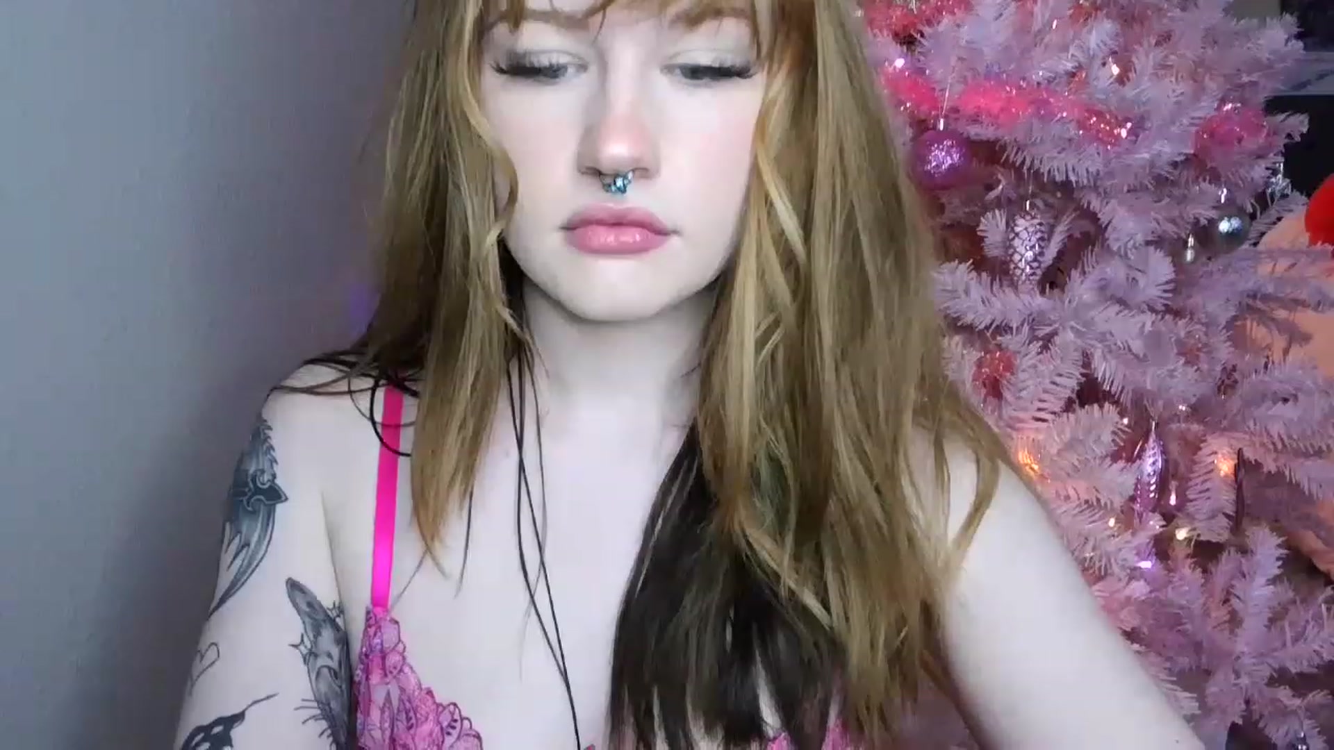 Gallery image thumbnail from LilithCeleste's myfreecams stream on, 12/10/2022, 23:32 image 14 of 20