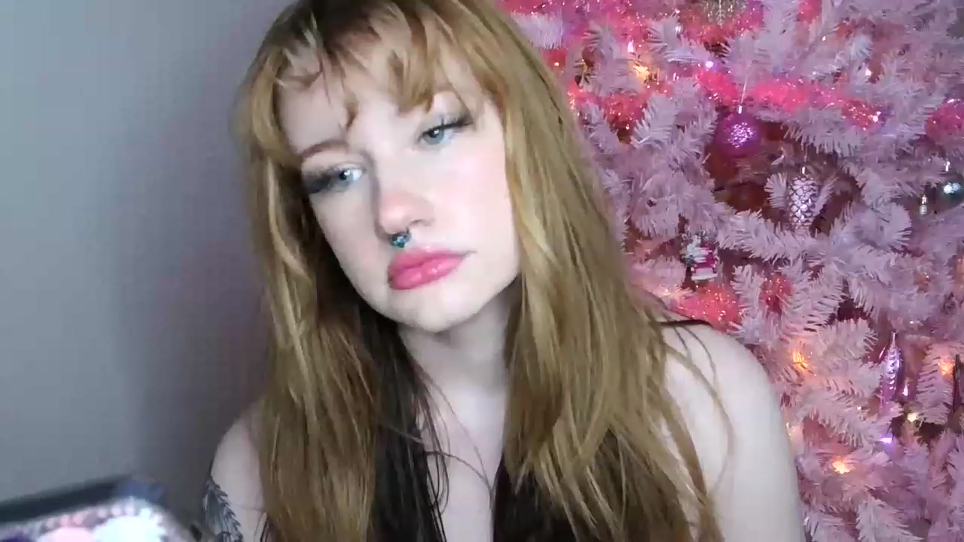Gallery image thumbnail from LilithCeleste's myfreecams stream on, 12/10/2022, 23:32 image 17 of 20