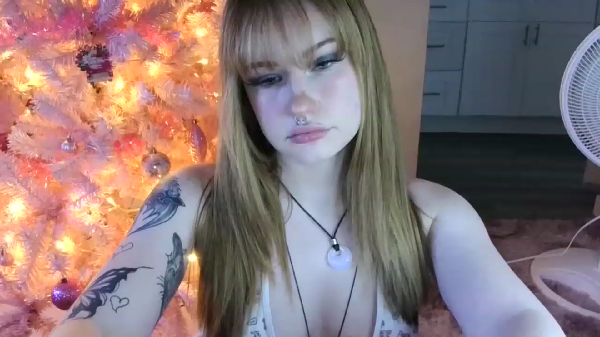 Gallery image thumbnail from LilithCeleste's myfreecams stream on, 12/21/2022, 22:55 image 4 of 20
