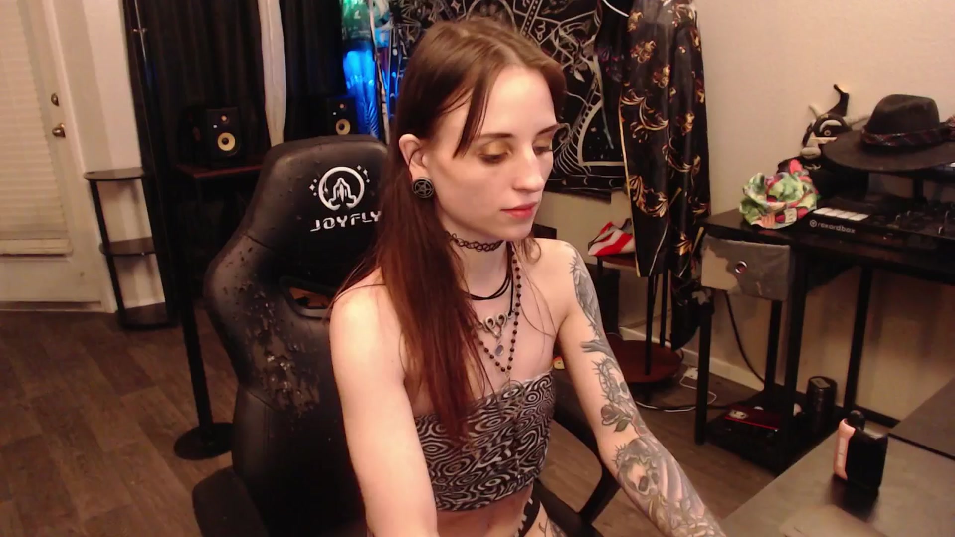 Gallery image thumbnail from LilithMoon_'s myfreecams stream on, 06/27/2025, 09:47 image 1 of 20
