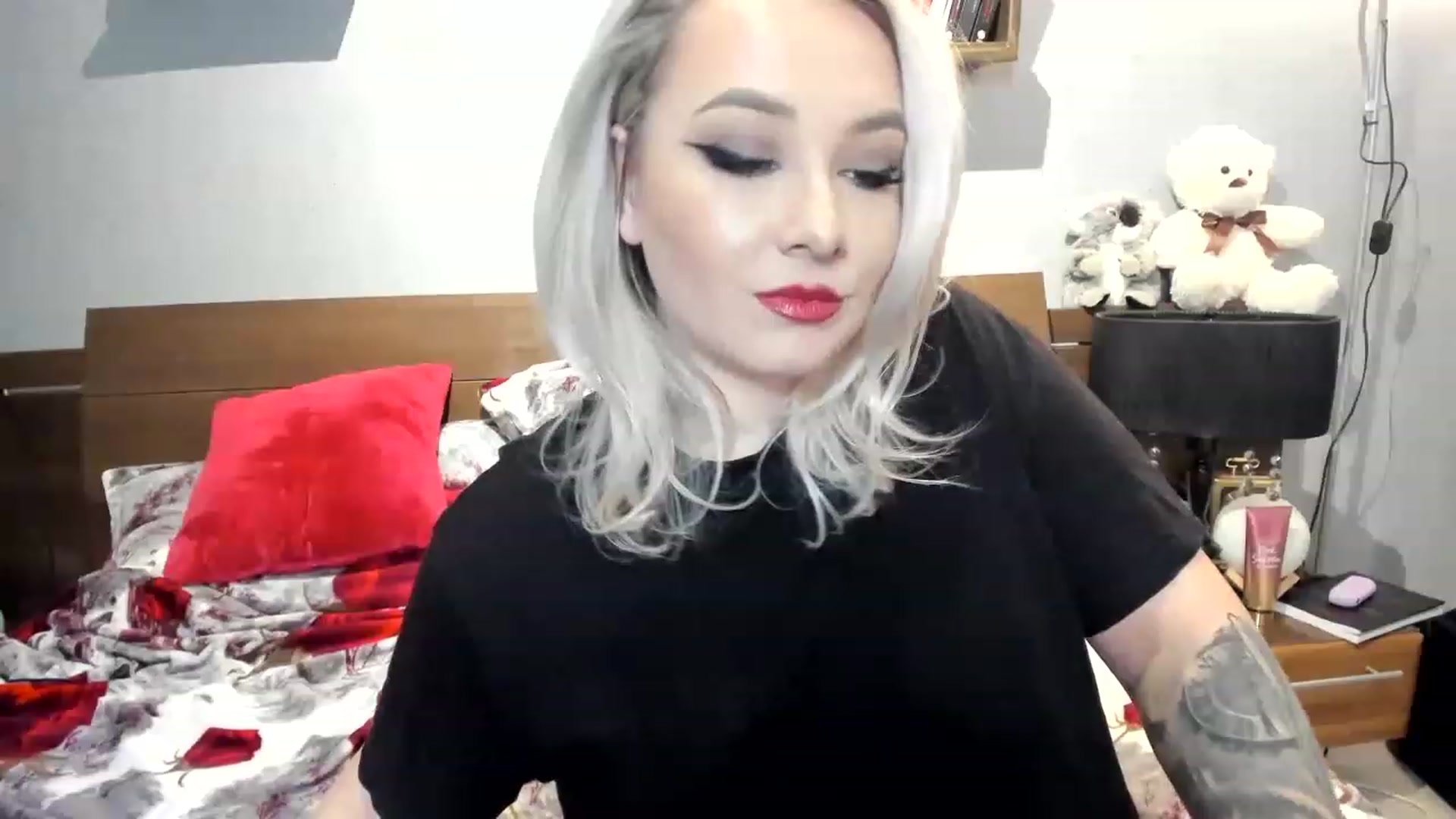 Gallery image thumbnail from LilithTongue_'s myfreecams stream on, 02/27/2023, 15:57 image 18 of 20