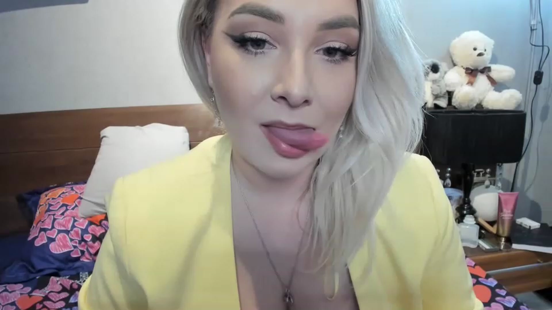 Gallery image thumbnail from LilithTongue_'s myfreecams stream on, 03/10/2023, 17:08 image 7 of 20