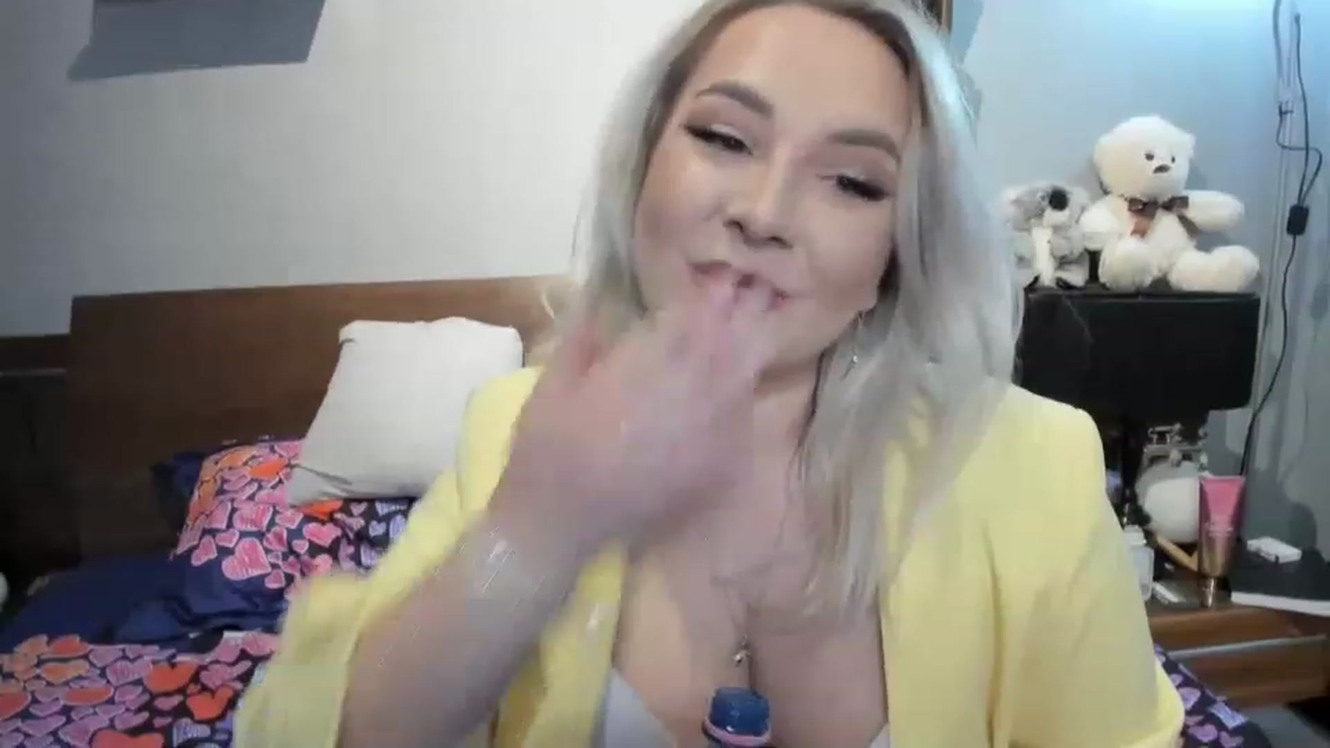 Gallery image thumbnail from LilithTongue_'s myfreecams stream on, 03/10/2023, 17:08 image 16 of 20