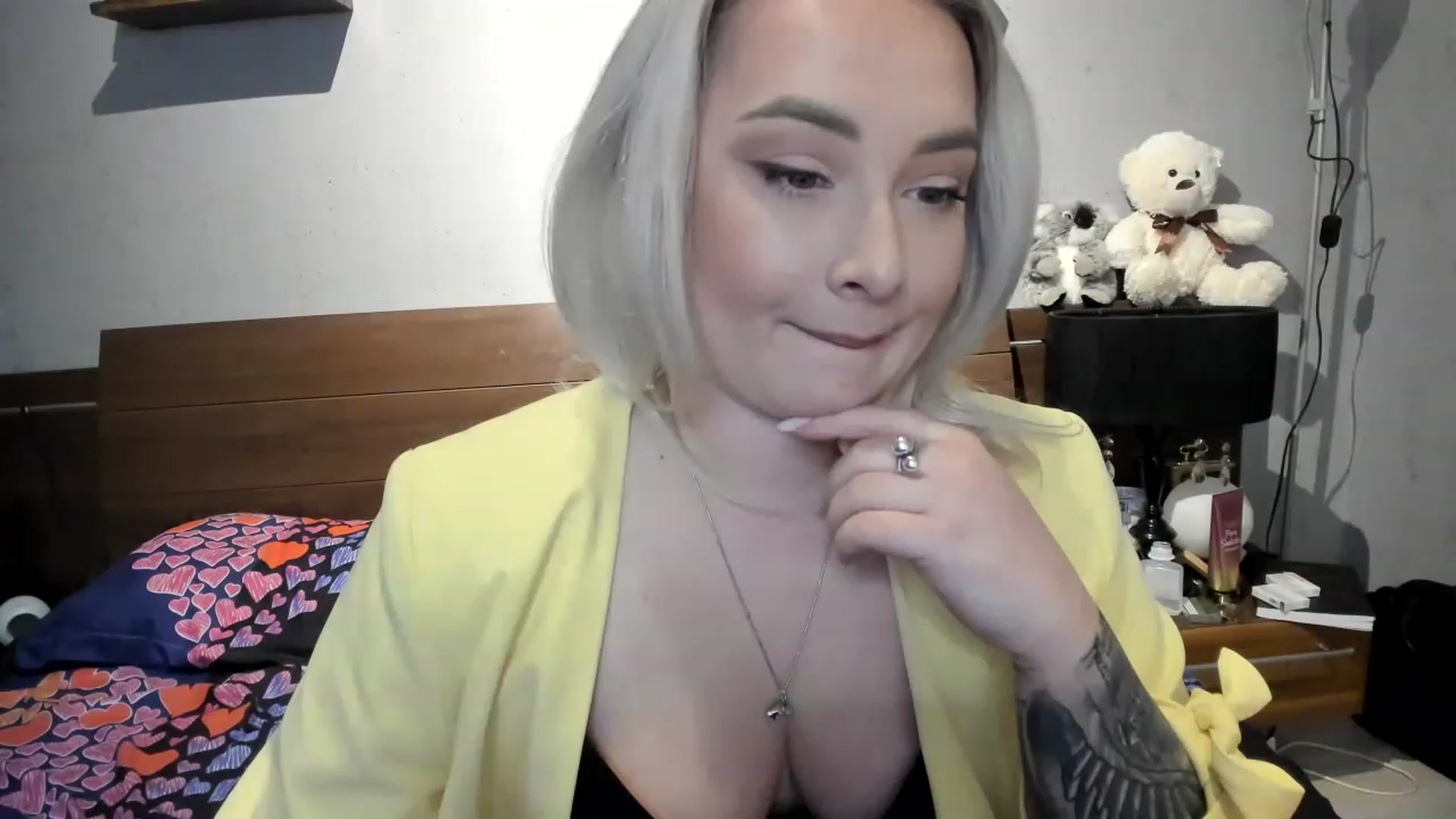 Gallery image thumbnail from LilithTongue_'s myfreecams stream on, 03/14/2023, 15:34 image 10 of 20