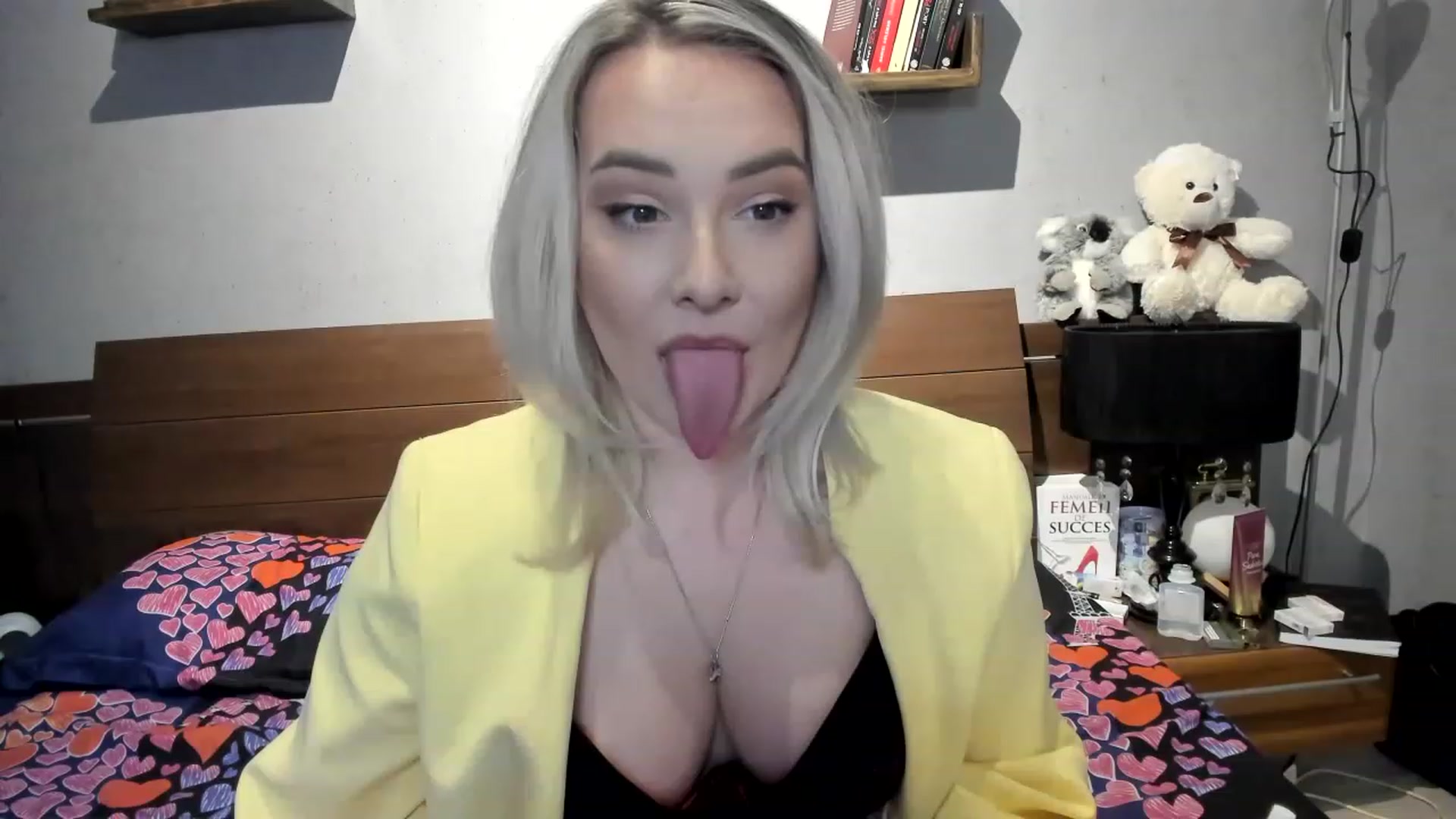 Gallery image thumbnail from LilithTongue_'s myfreecams stream on, 03/14/2023, 15:34 image 17 of 20