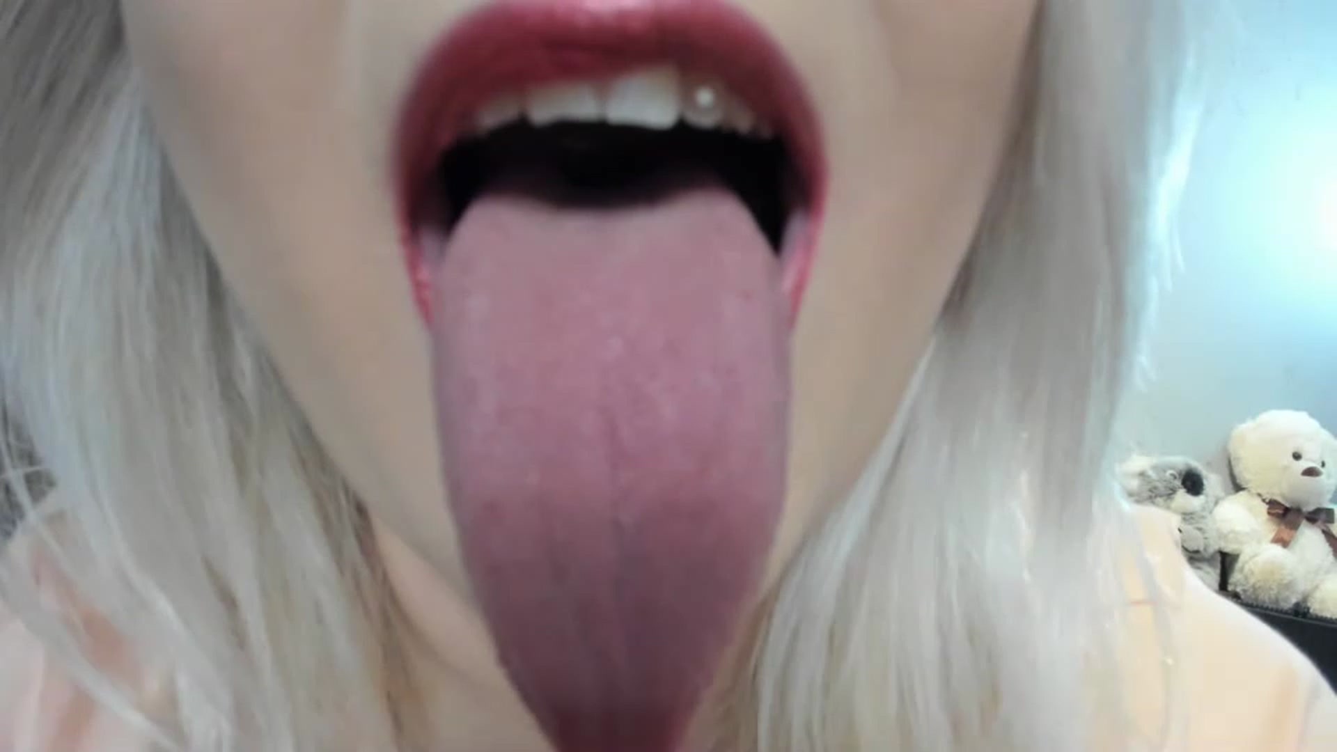 Gallery image thumbnail from LilithTongue_'s myfreecams stream on, 03/15/2023, 15:51 image 11 of 20