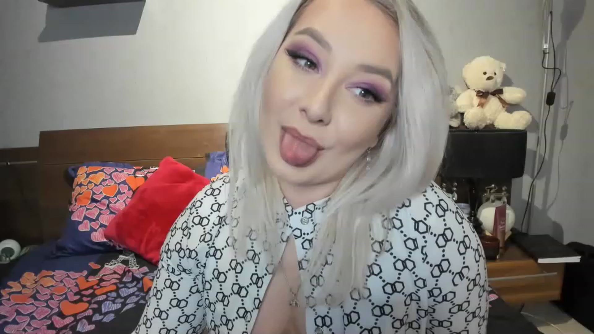 Gallery image thumbnail from LilithTongue_'s myfreecams stream on, 03/18/2023, 14:52 image 4 of 20