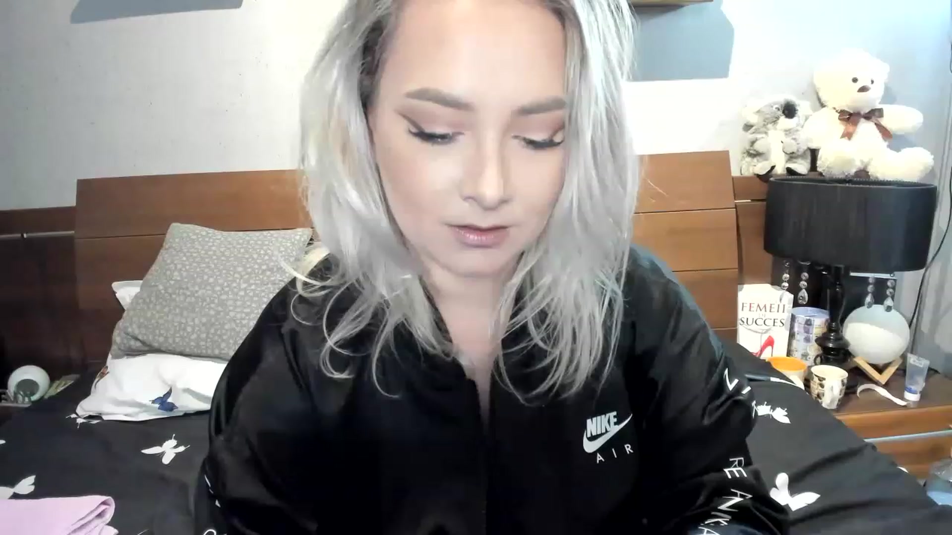Gallery image thumbnail from LilithTongue_'s myfreecams stream on, 03/27/2023, 14:35 image 8 of 20