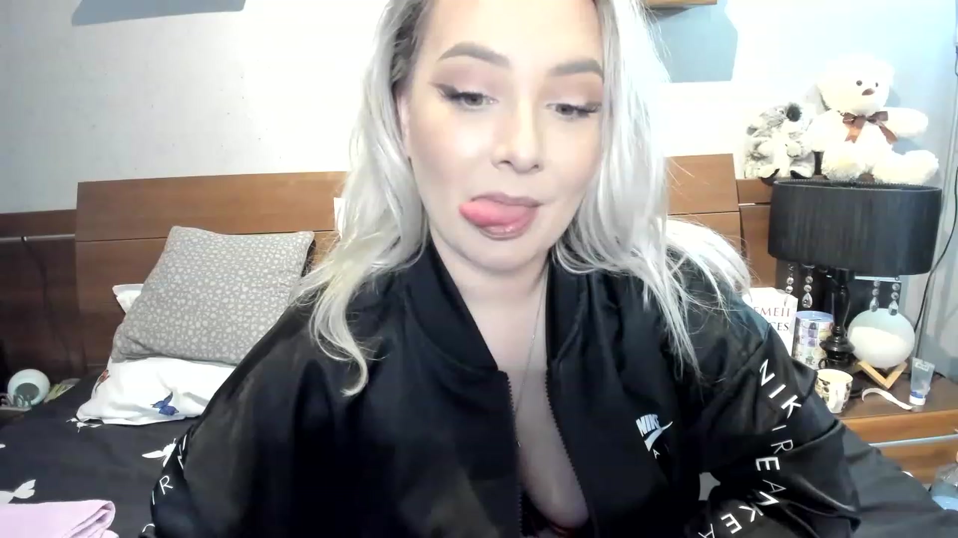 Gallery image thumbnail from LilithTongue_'s myfreecams stream on, 03/27/2023, 14:35 image 7 of 20