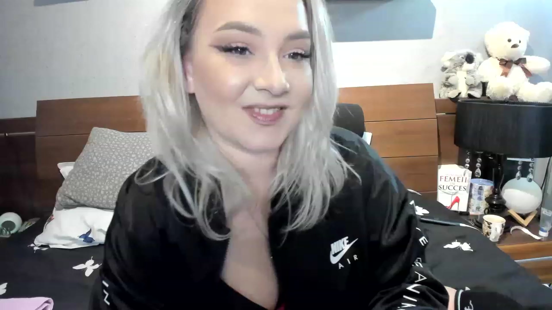Gallery image thumbnail from LilithTongue_'s myfreecams stream on, 03/27/2023, 14:35 image 13 of 20
