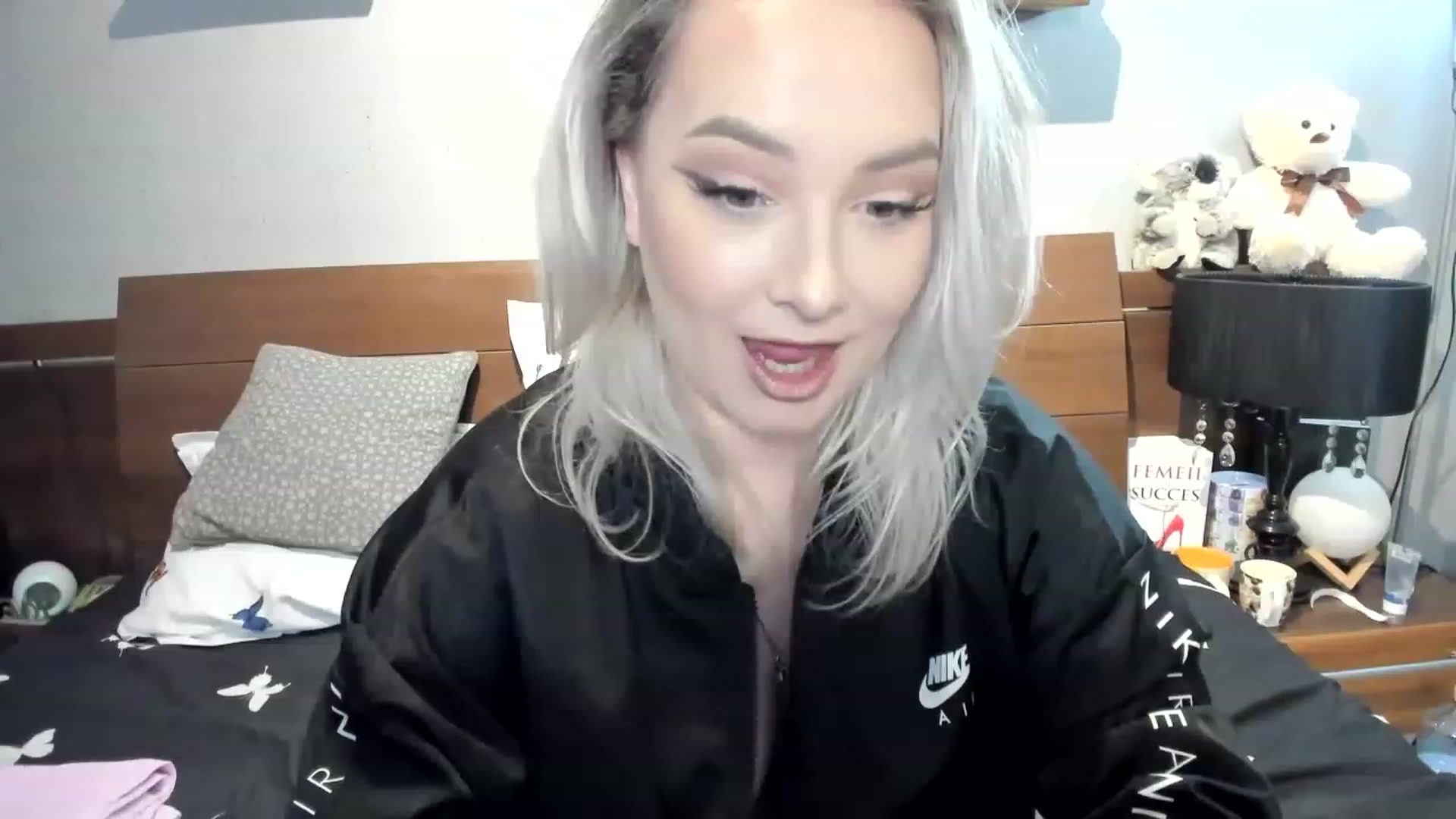 Gallery image thumbnail from LilithTongue_'s myfreecams stream on, 03/27/2023, 14:35 image 6 of 20