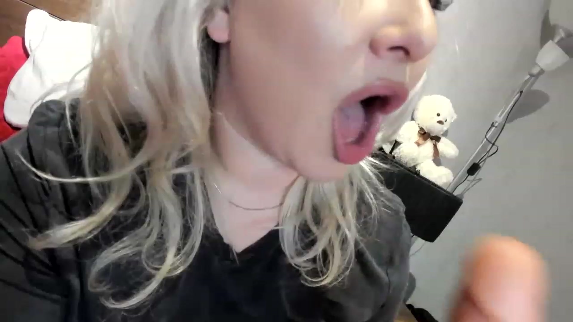 Gallery image thumbnail from LilithTongue_'s myfreecams stream on, 04/13/2023, 13:54 image 10 of 20