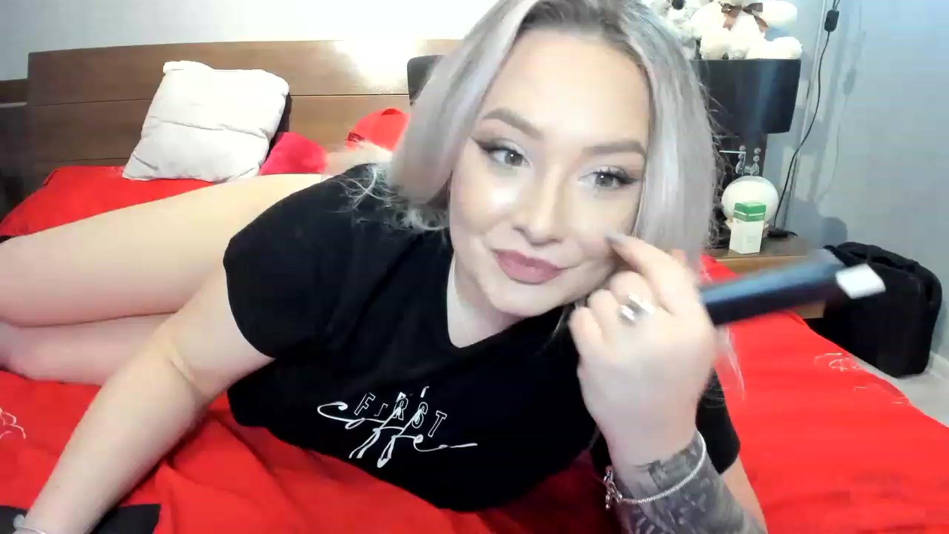Gallery image thumbnail from LilithTongue_'s myfreecams stream on, 04/15/2023, 12:46 image 19 of 20