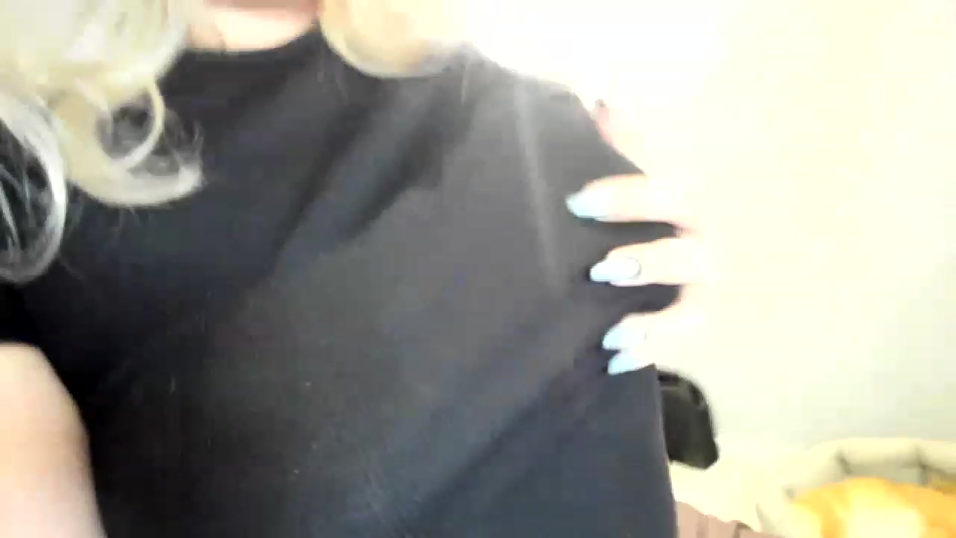 Gallery image thumbnail from LilithTongue_'s myfreecams stream on, 04/20/2023, 12:38 image 16 of 20
