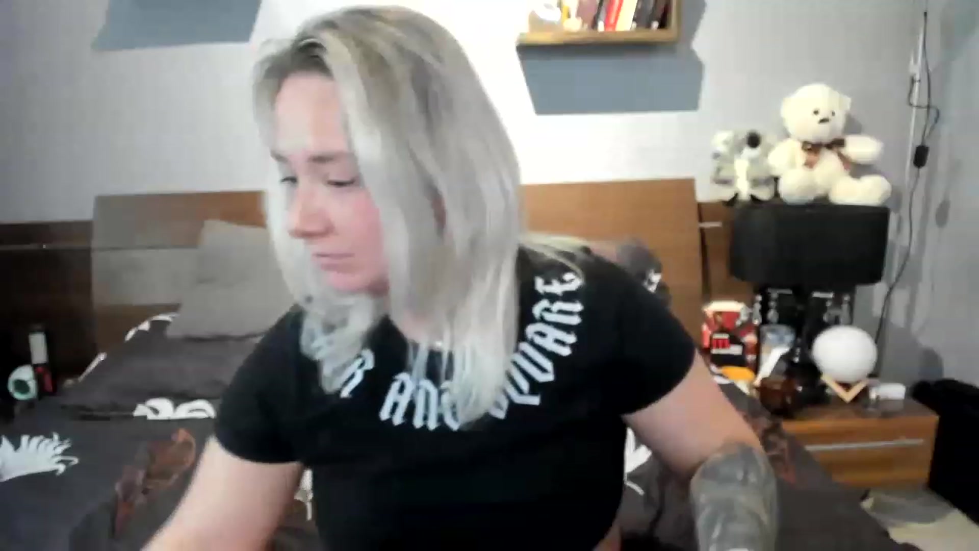 Gallery image thumbnail from LilithTongue_'s myfreecams stream on, 04/21/2023, 14:39 image 18 of 20