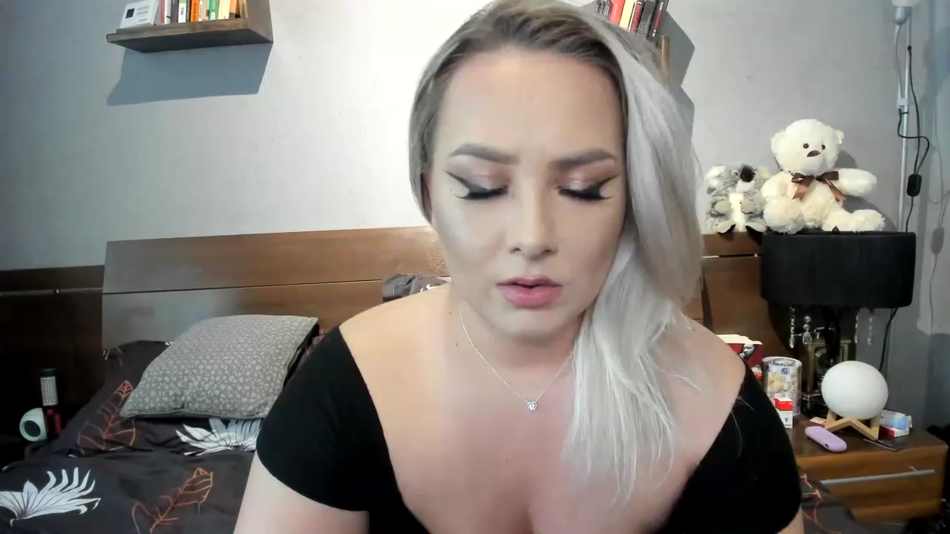 Gallery image thumbnail from LilithTongue_'s myfreecams stream on, 04/29/2023, 13:15 image 18 of 20