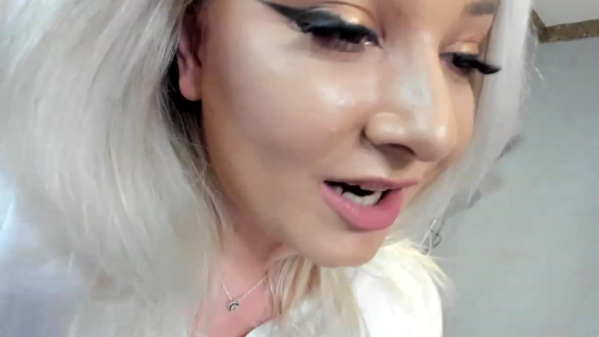 Gallery image thumbnail from LilithTongue_'s myfreecams stream on, 05/02/2023, 15:12 image 16 of 20