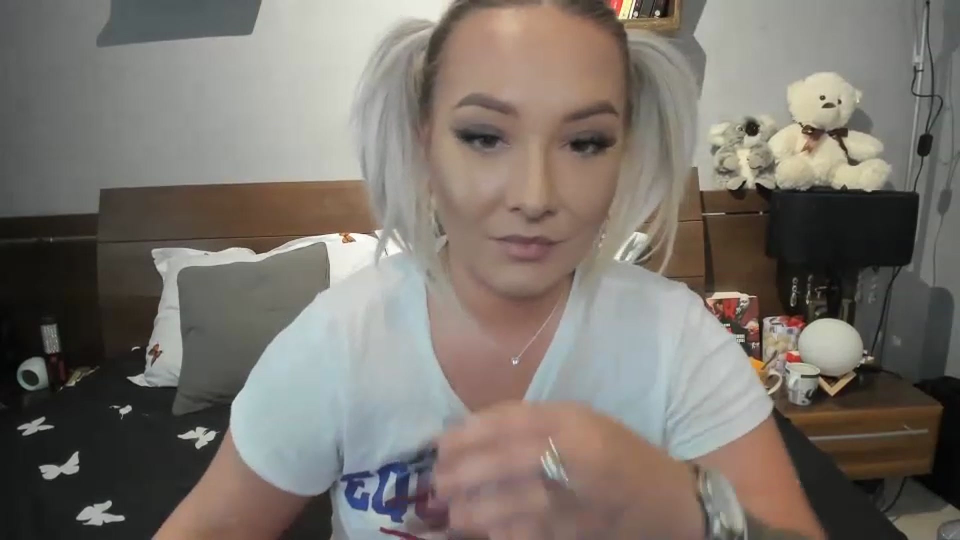 Gallery image thumbnail from LilithTongue_'s myfreecams stream on, 05/13/2023, 15:44 image 3 of 20