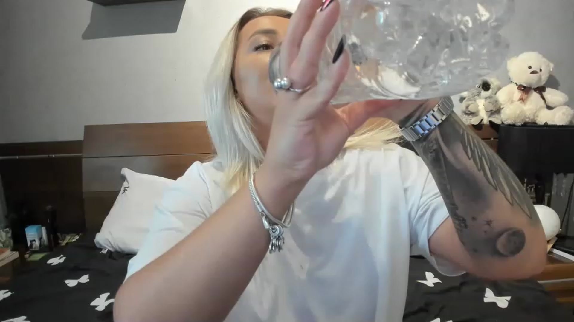 Gallery image thumbnail from LilithTongue_'s myfreecams stream on, 06/05/2023, 13:53 image 6 of 20
