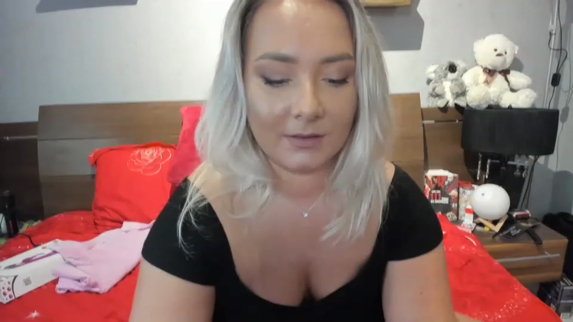 Gallery image thumbnail from LilithTongue_'s myfreecams stream on, 06/17/2023, 15:15 image 17 of 20
