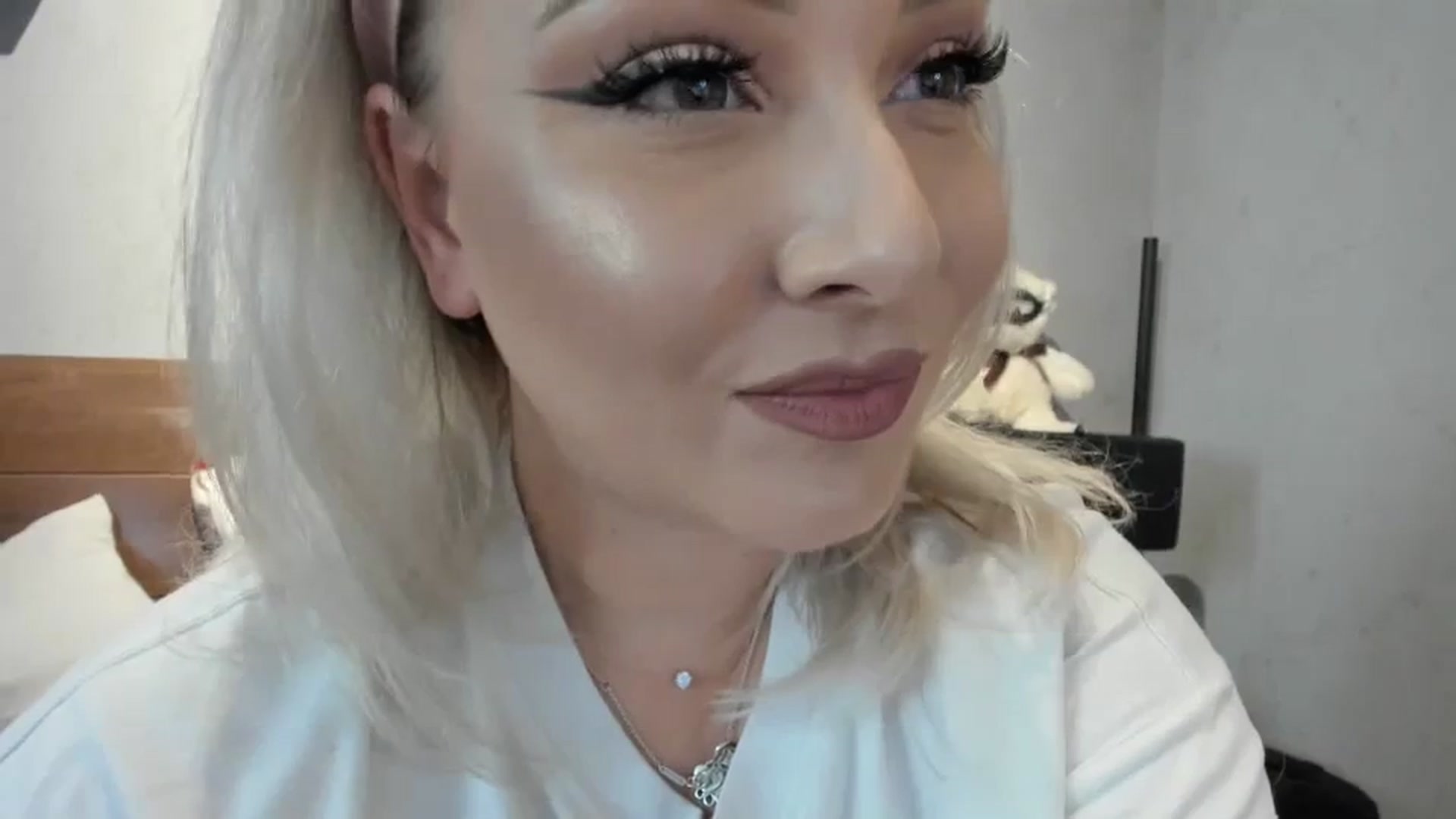 Gallery image thumbnail from LilithTongue_'s myfreecams stream on, 10/14/2023, 16:14 image 3 of 20