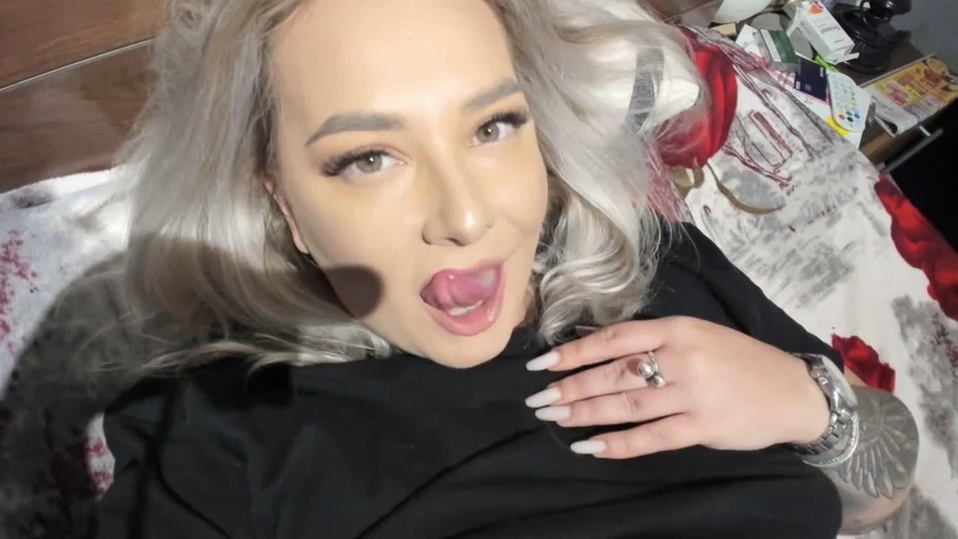 Gallery image thumbnail from LilithTongue_'s myfreecams stream on, 10/19/2023, 15:00 image 6 of 20