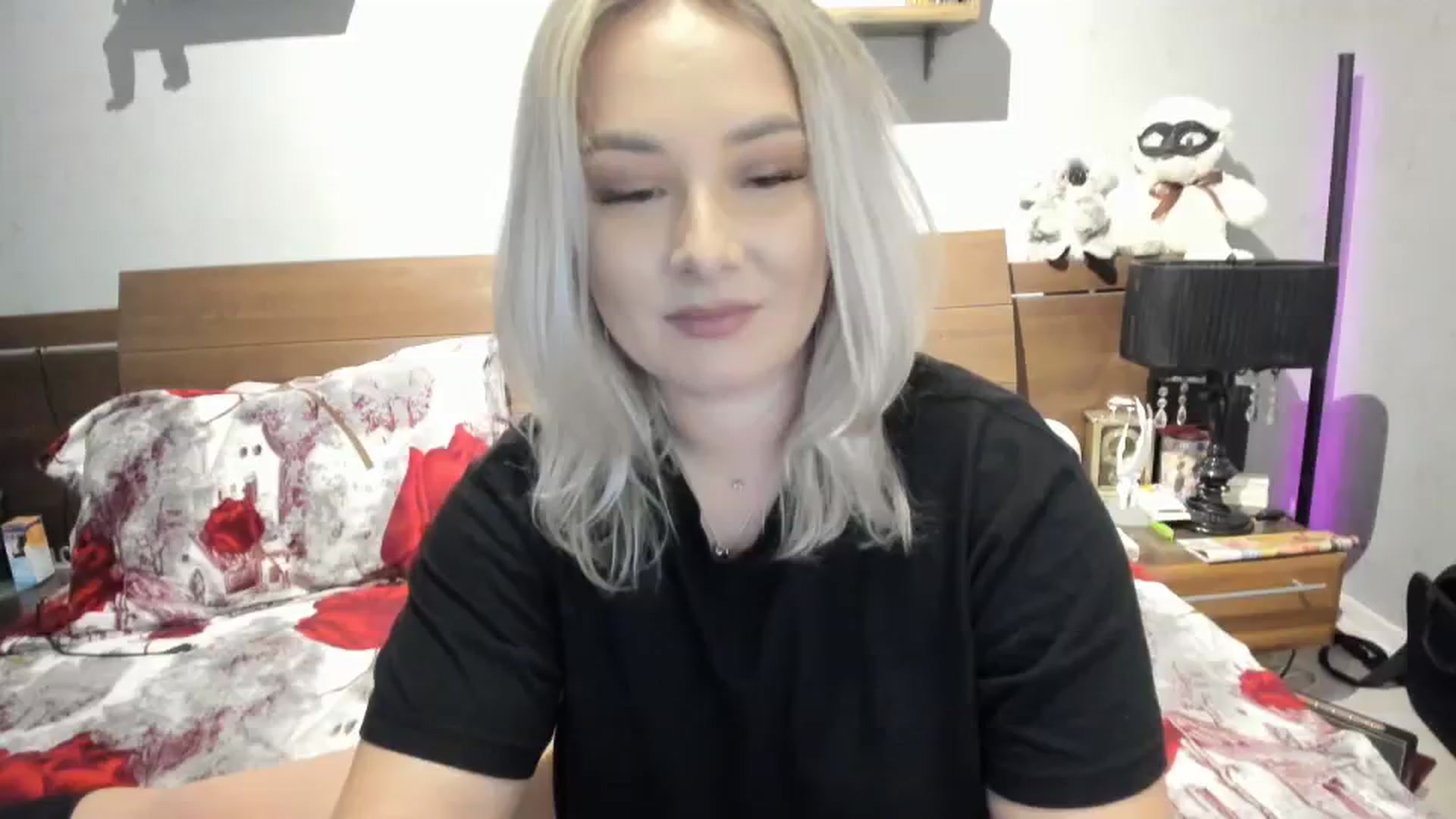 Gallery image thumbnail from LilithTongue_'s myfreecams stream on, 10/19/2023, 15:20 image 16 of 20