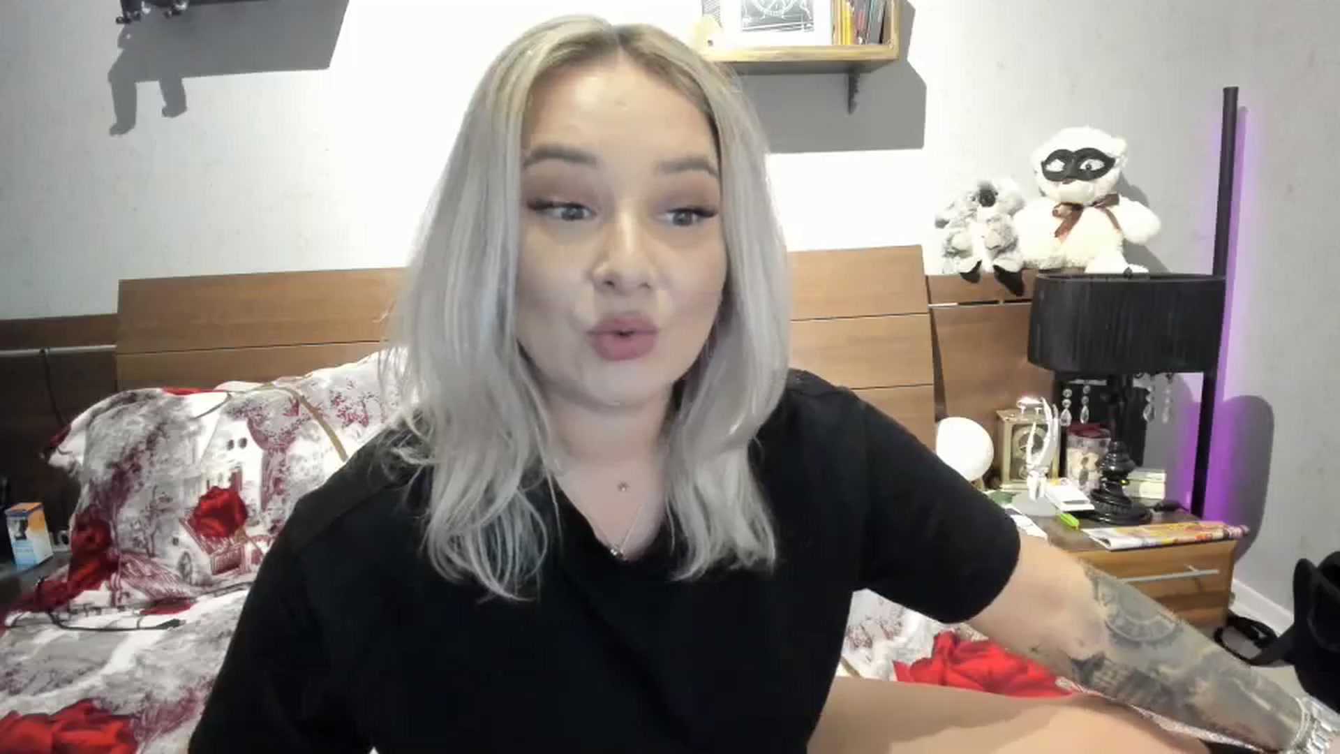 Gallery image thumbnail from LilithTongue_'s myfreecams stream on, 10/19/2023, 15:20 image 10 of 20