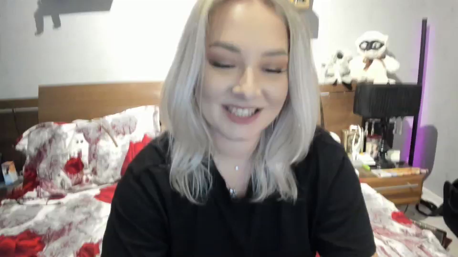 Gallery image thumbnail from LilithTongue_'s myfreecams stream on, 10/19/2023, 15:20 image 18 of 20