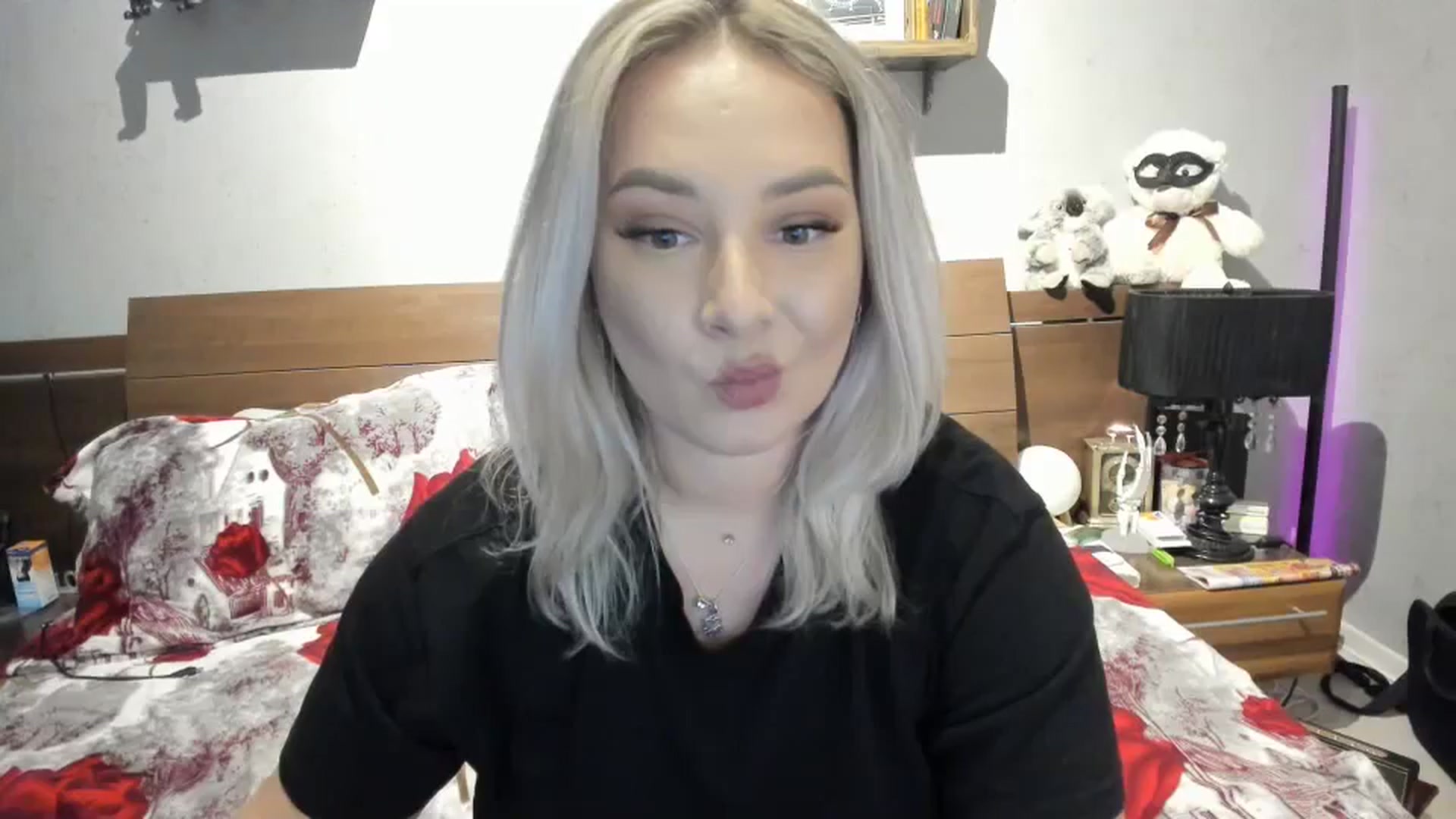 Gallery image thumbnail from LilithTongue_'s myfreecams stream on, 10/19/2023, 15:20 image 4 of 20