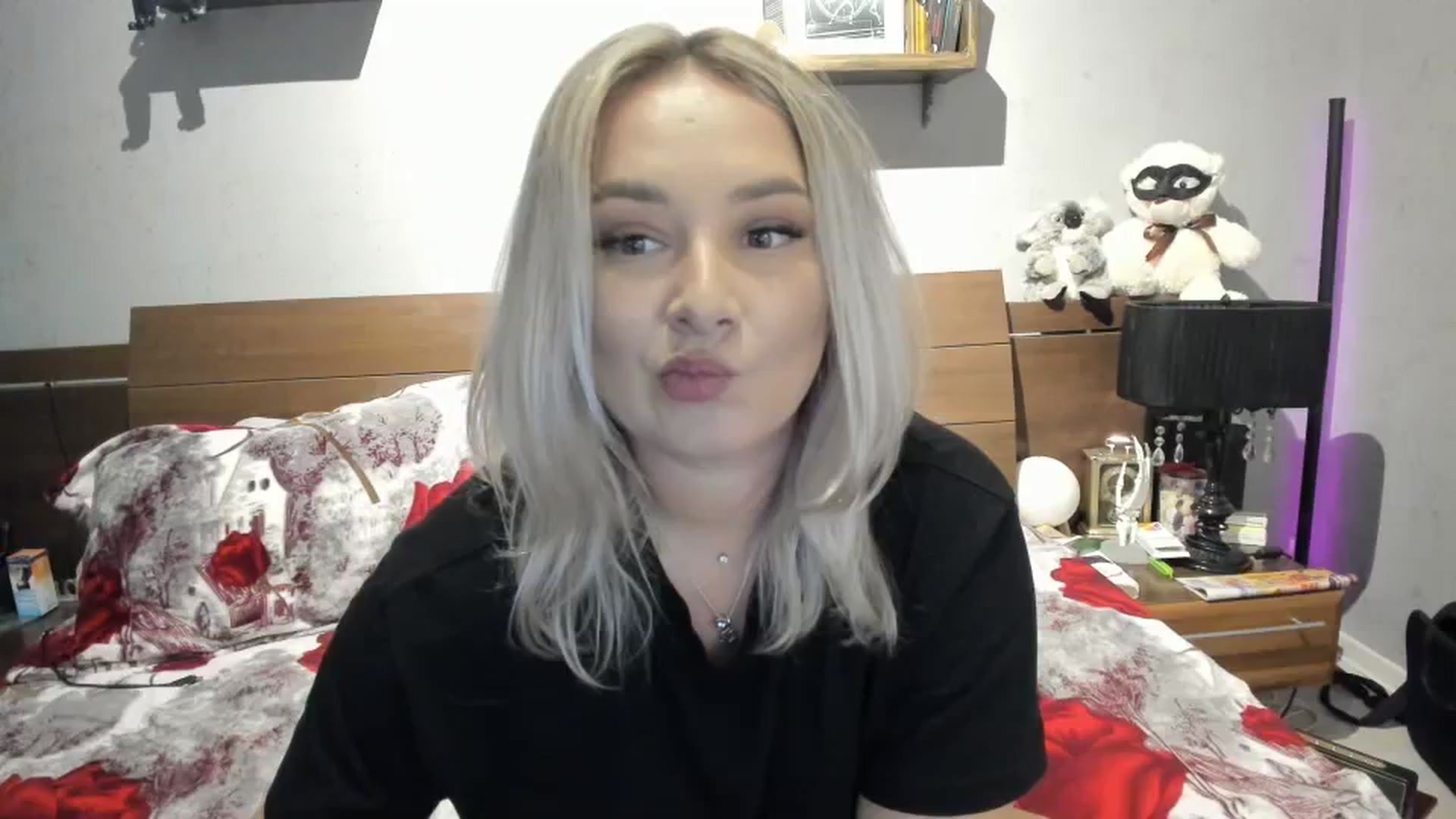 Gallery image thumbnail from LilithTongue_'s myfreecams stream on, 10/19/2023, 15:20 image 15 of 20