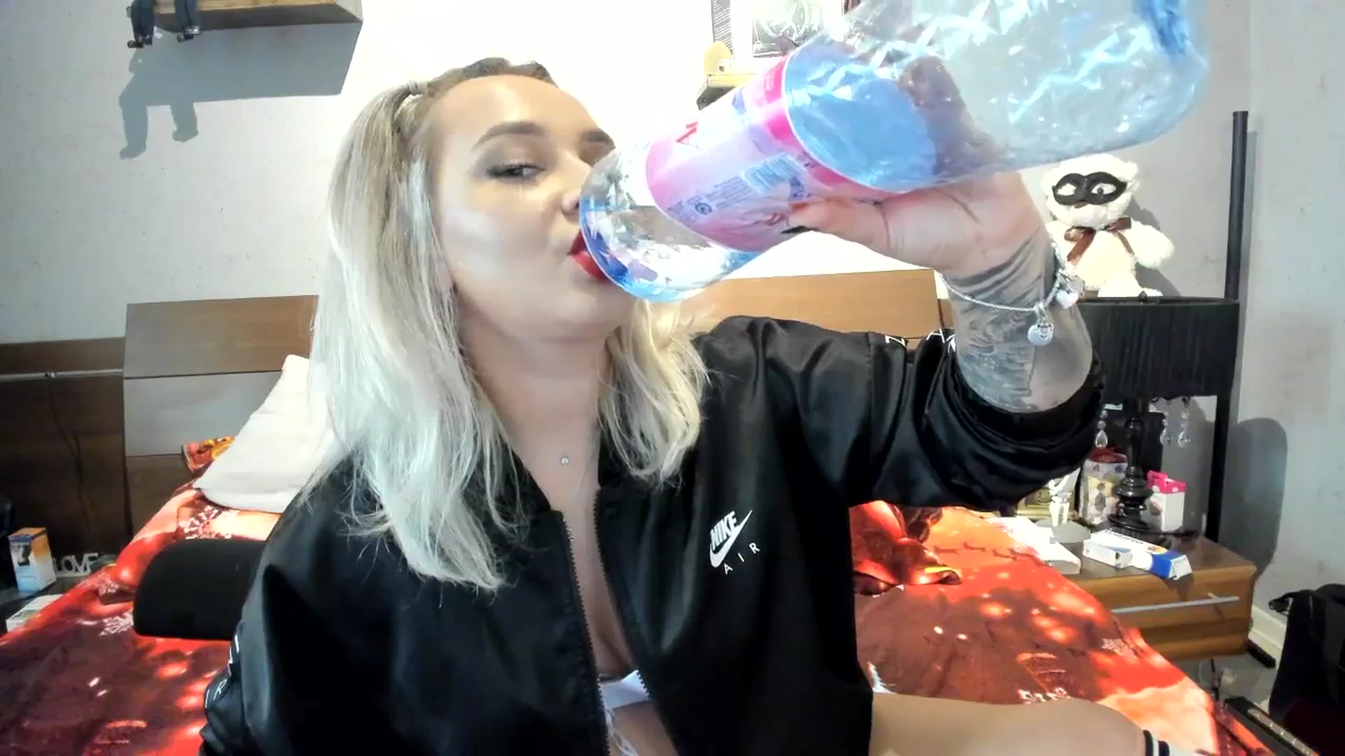 Gallery image thumbnail from LilithTongue_'s myfreecams stream on, 10/25/2023, 13:46 image 7 of 20