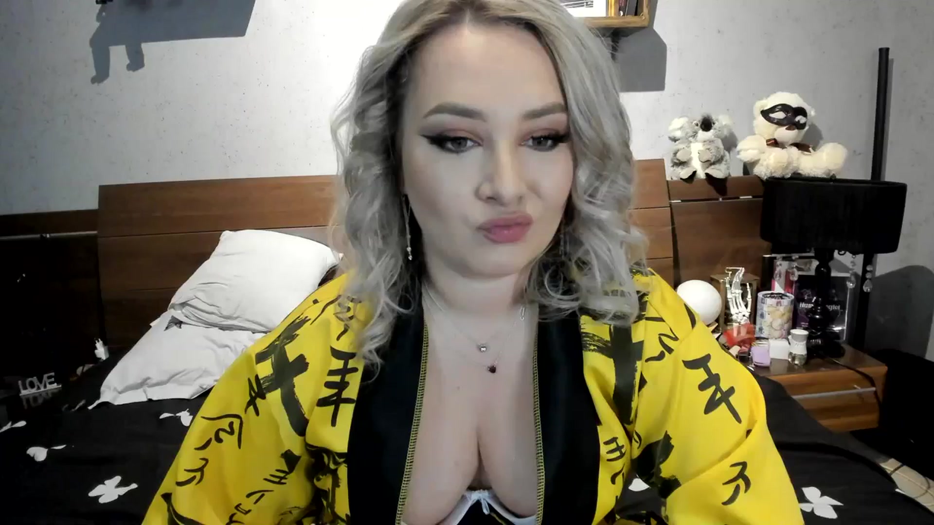Gallery image thumbnail from LilithTongue_'s myfreecams stream on, 02/15/2024, 14:25 image 5 of 20