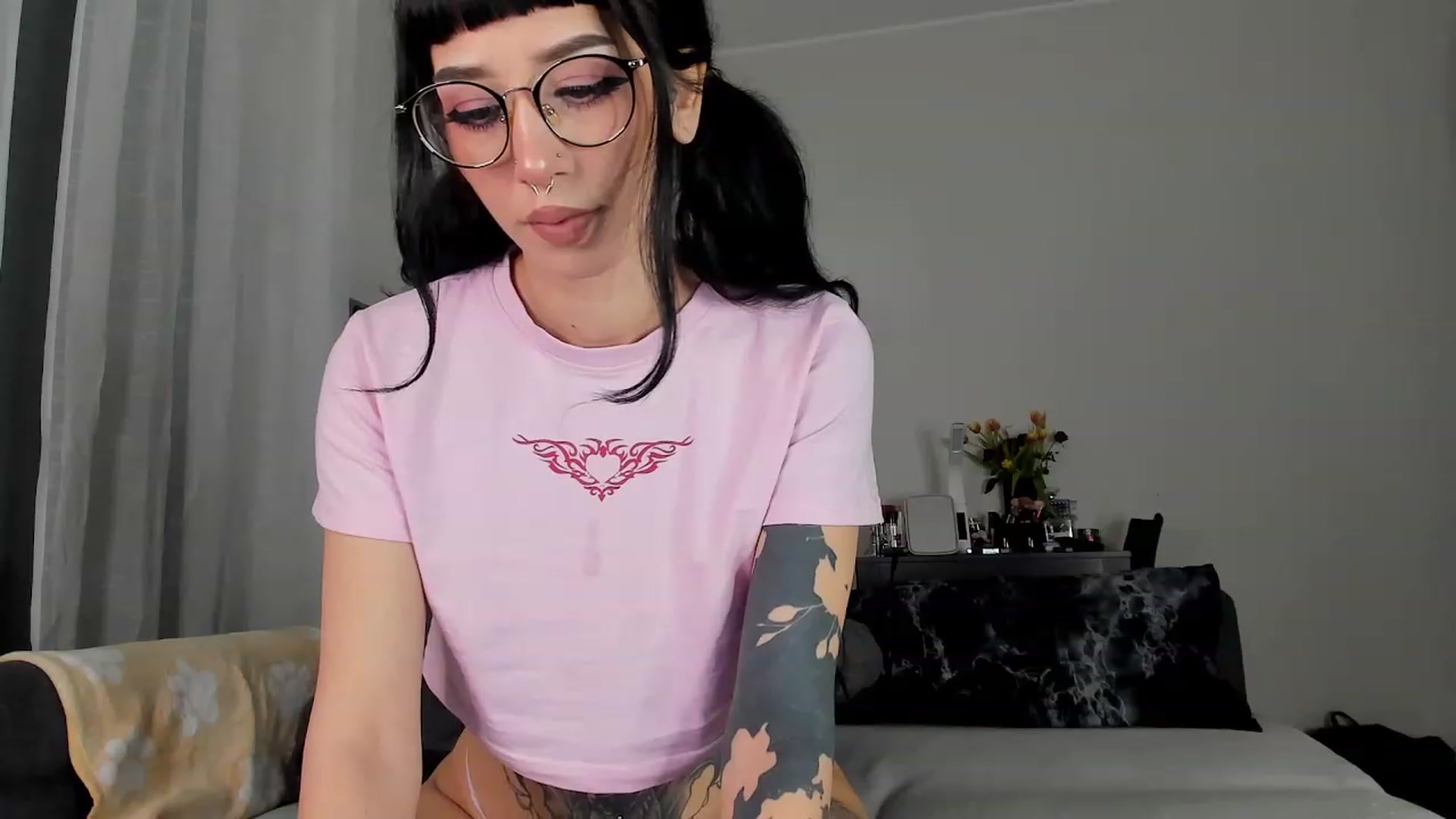 Gallery image thumbnail from Lilith_Lux's myfreecams stream on, 03/17/2024, 18:49 image 16 of 20