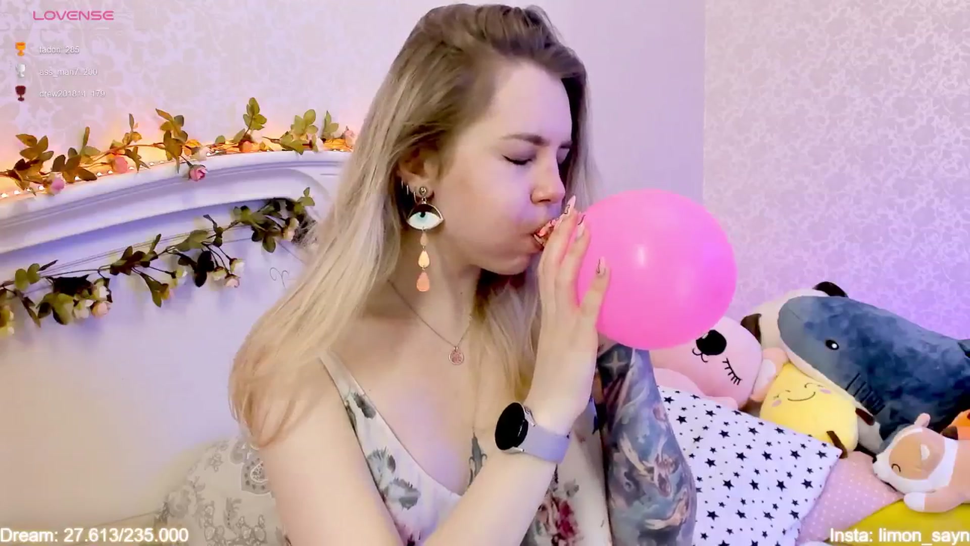 Gallery image thumbnail from LilliMoore_'s myfreecams stream on, 06/17/2024, 05:46 image 14 of 20
