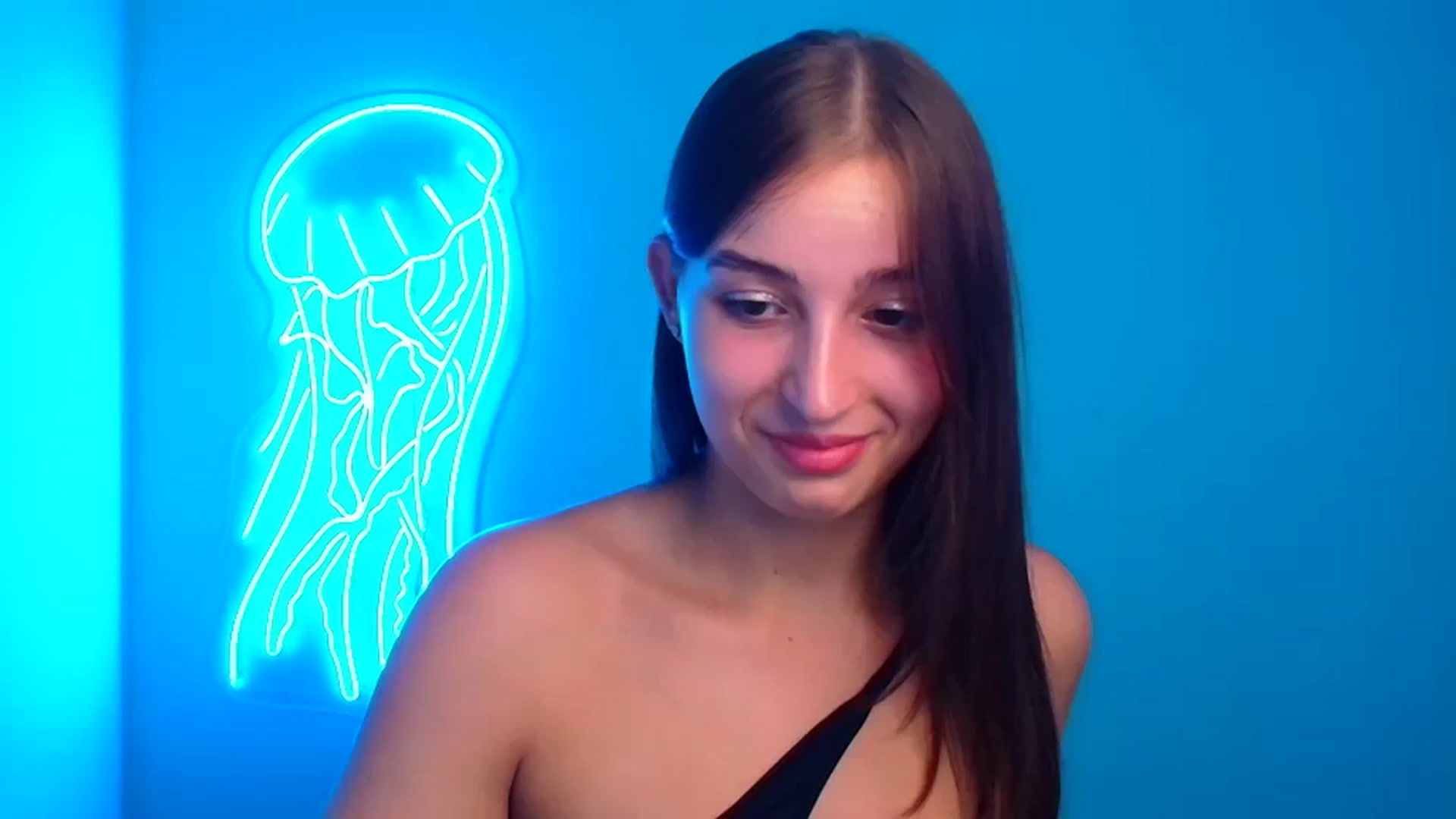 Gallery image thumbnail from Lilli_Fun's myfreecams stream on, 08/25/2024, 19:39 image 17 of 20