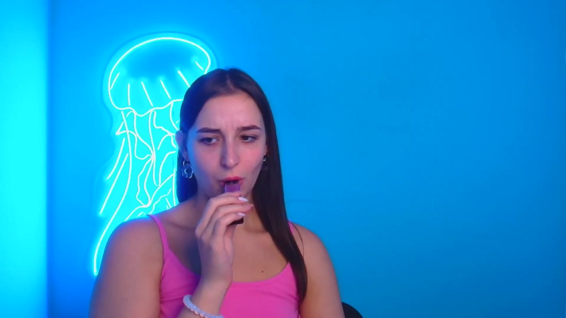 Gallery image thumbnail from Lilli_Fun's myfreecams stream on, 09/28/2024, 08:49 image 17 of 20