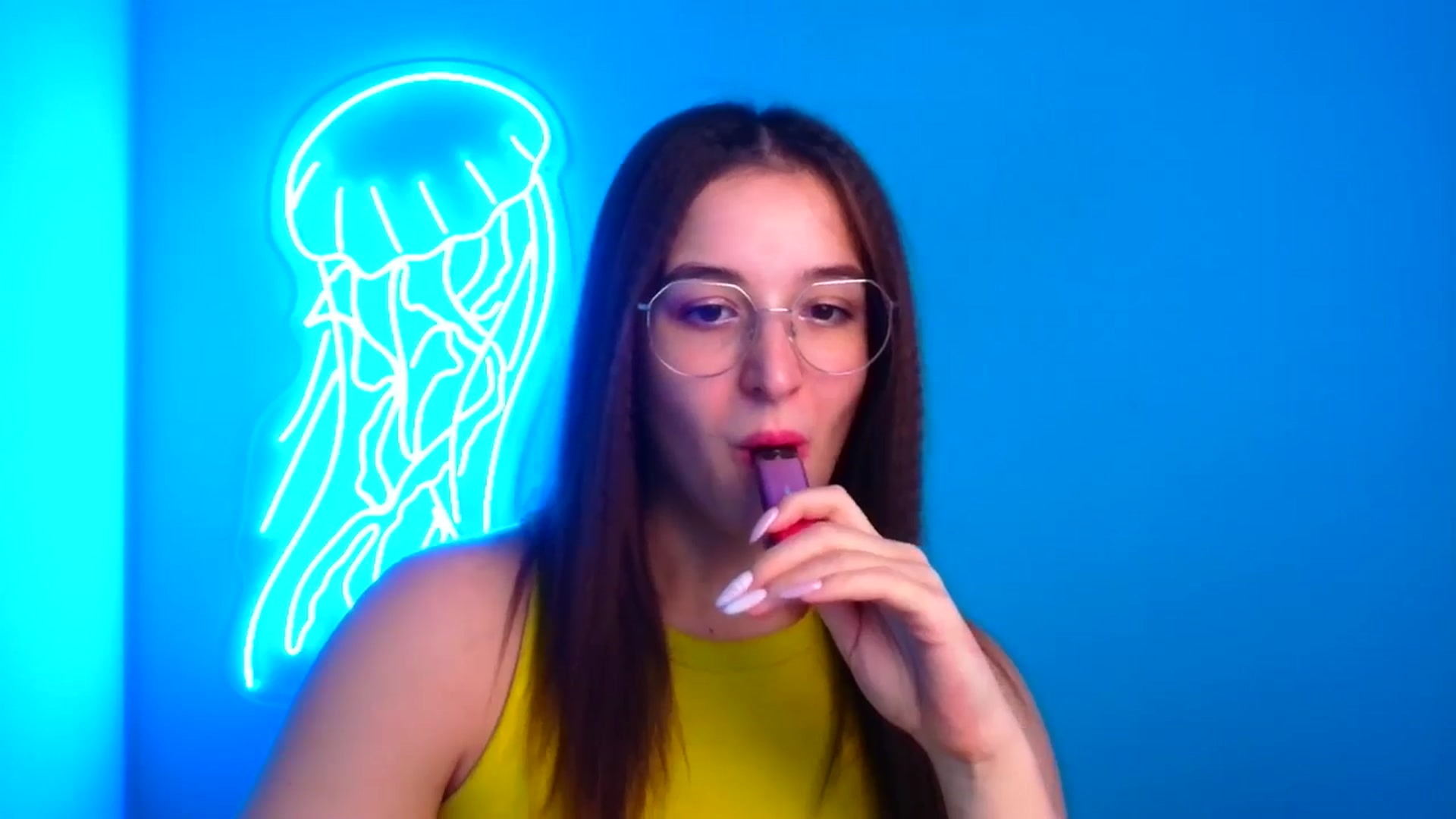 Gallery image thumbnail from Lilli_Fun's myfreecams stream on, 11/18/2024, 08:21 image 9 of 20