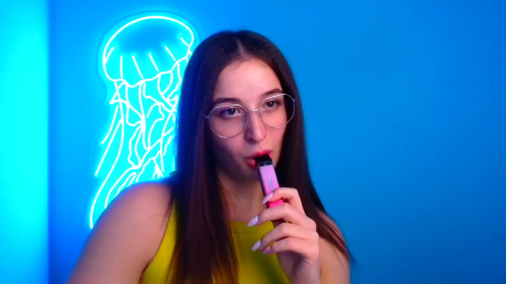 Gallery image thumbnail from Lilli_Fun's myfreecams stream on, 11/18/2024, 10:44 image 10 of 20