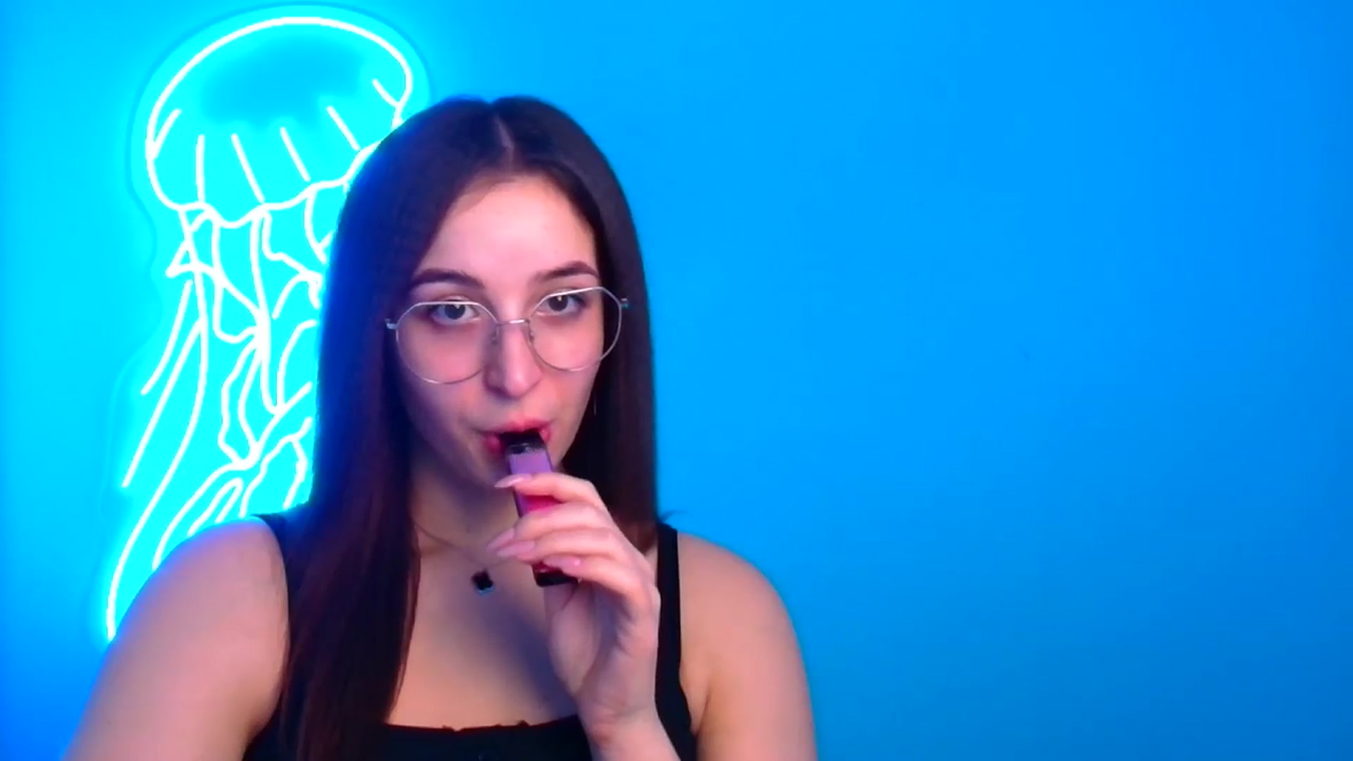 Gallery image thumbnail from Lilli_Fun's myfreecams stream on, 12/15/2024, 13:36 image 7 of 20