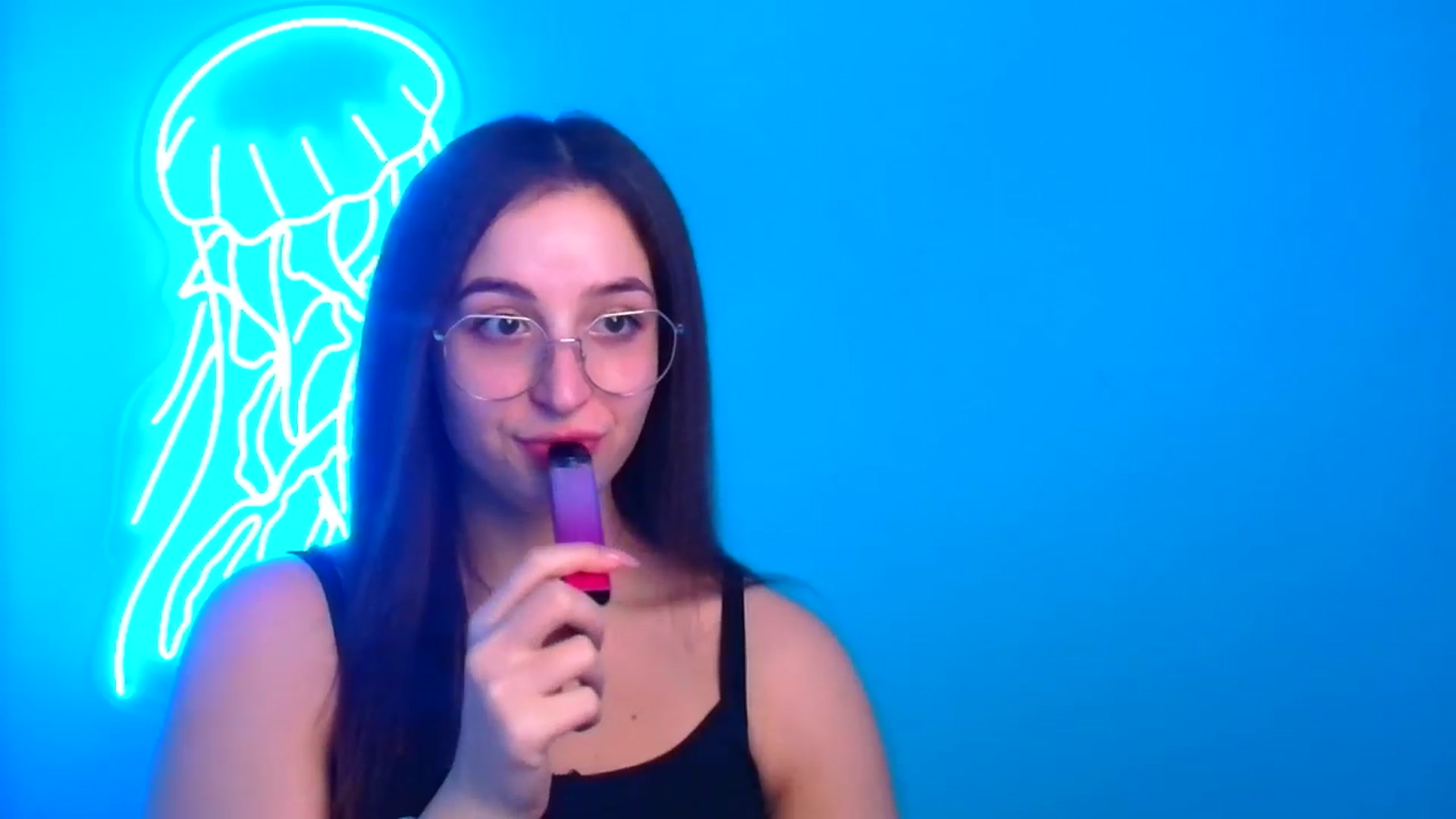 Gallery image thumbnail from Lilli_Fun's myfreecams stream on, 12/15/2024, 13:36 image 18 of 20