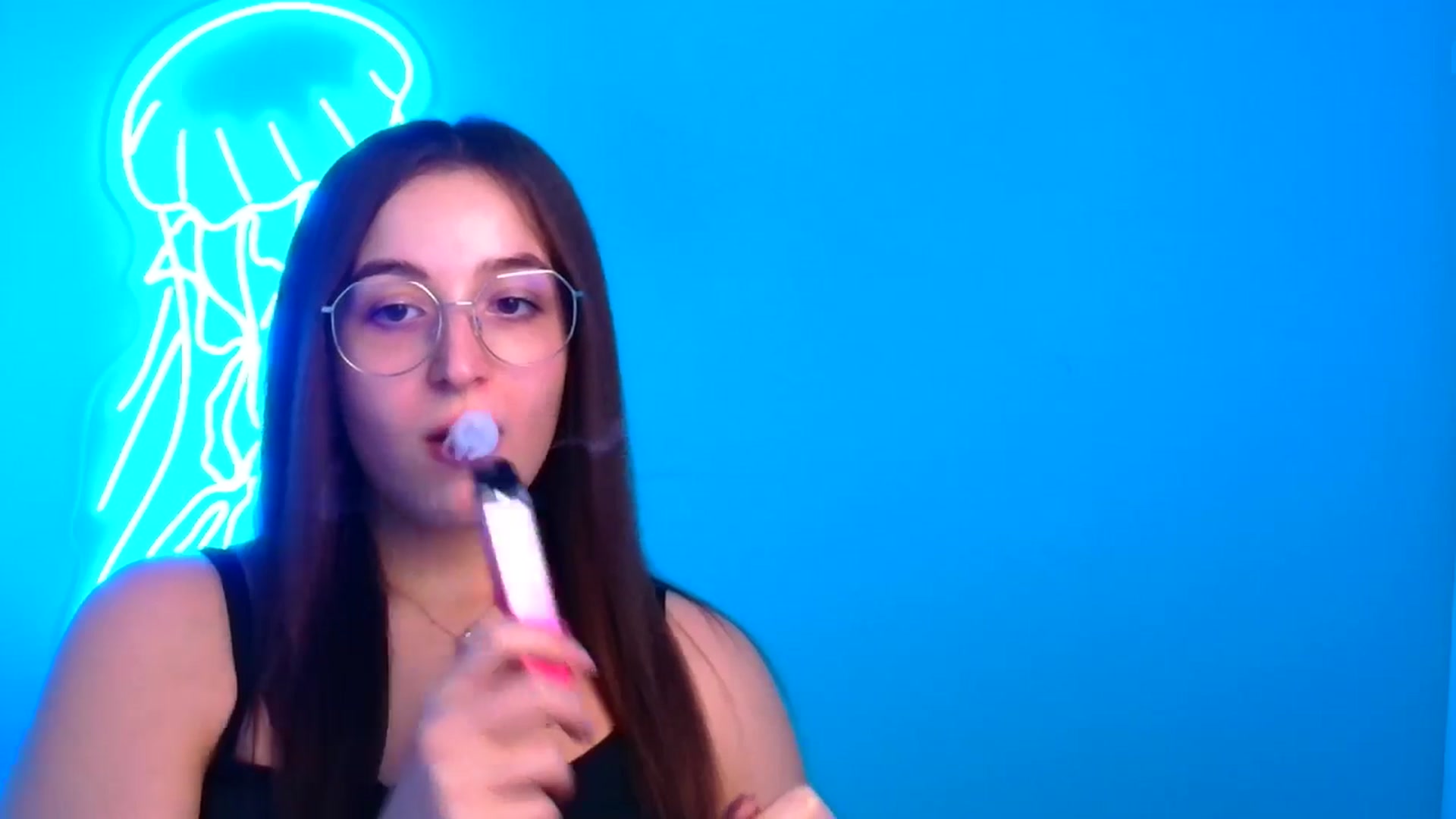 Gallery image thumbnail from Lilli_Fun's myfreecams stream on, 12/15/2024, 15:40 image 15 of 20