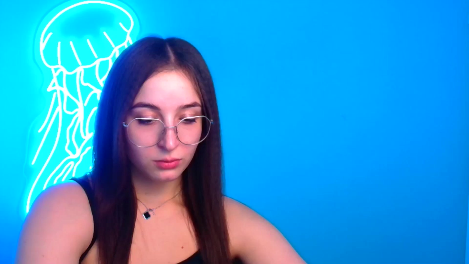 Gallery image thumbnail from Lilli_Fun's myfreecams stream on, 12/15/2024, 15:40 image 12 of 20